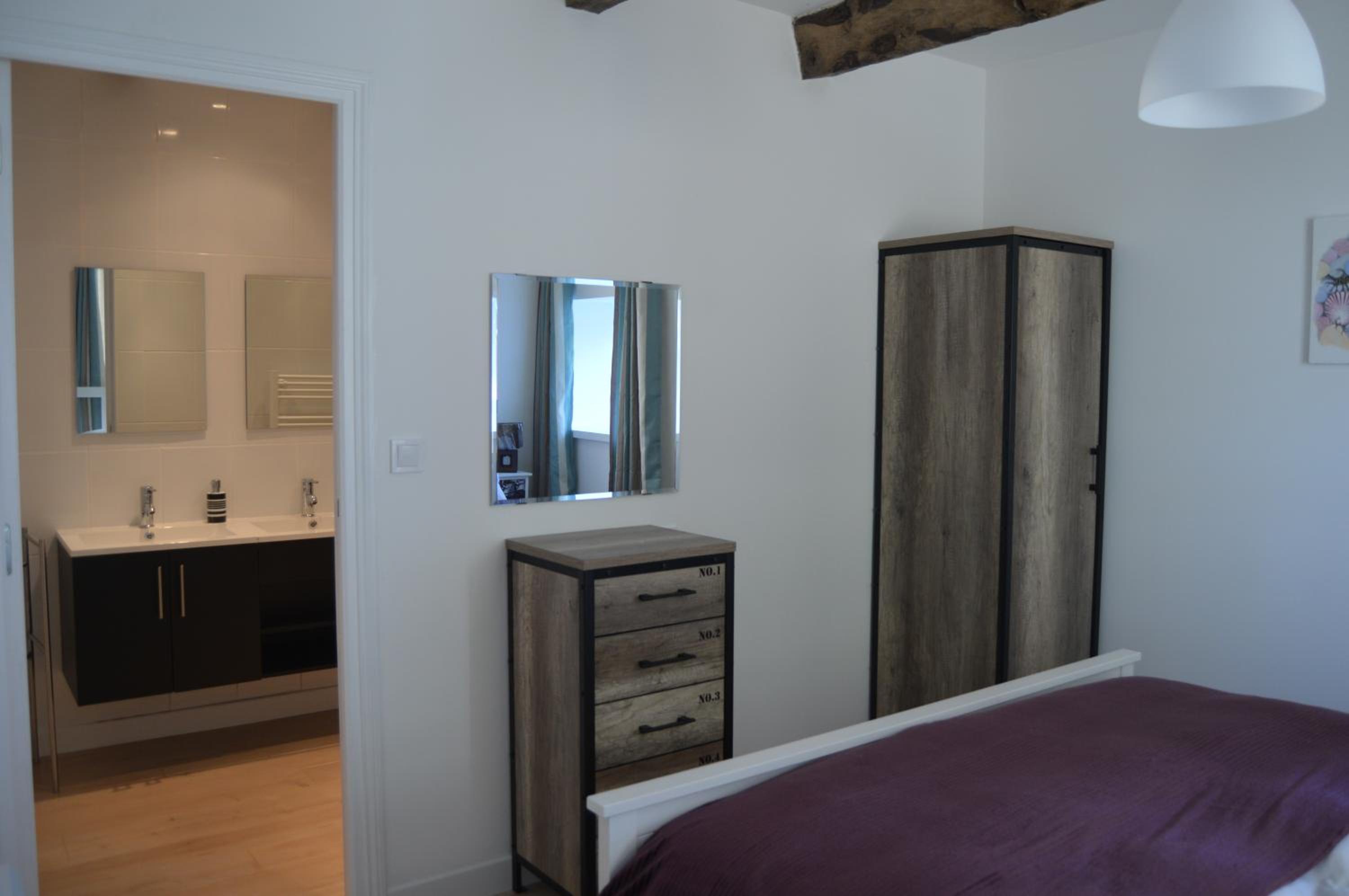 Three-Bedroom House photo 3