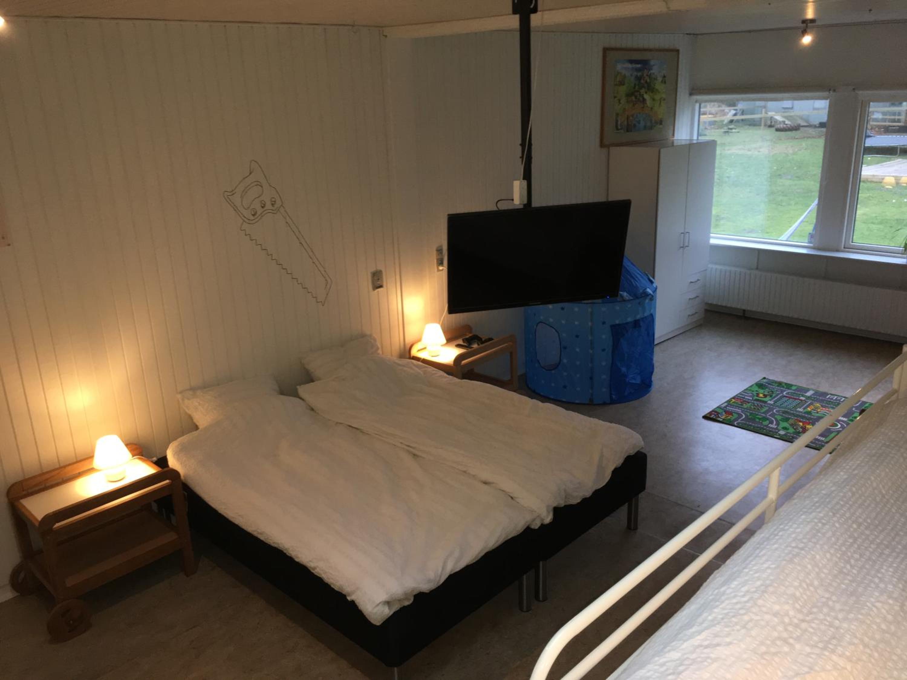 Studio Apartment with Private Bathroom & Shared Kitchen photo 1
