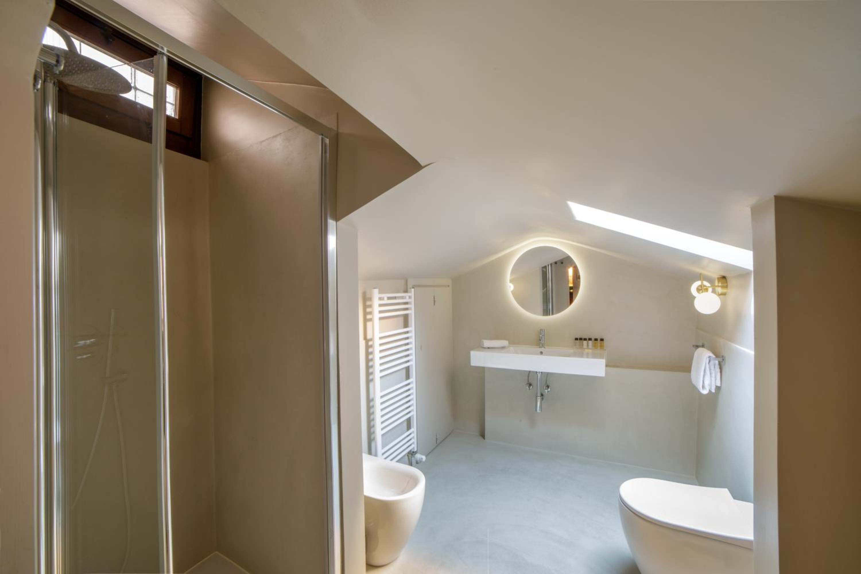 Deluxe Double Room with Balcony photo 2