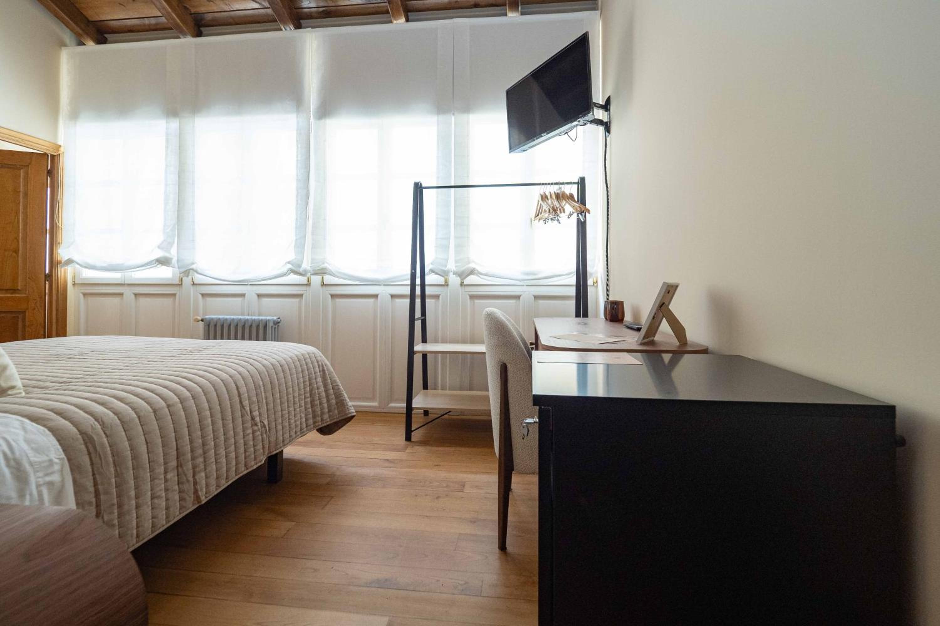 Deluxe Double or Twin Room photo 1
