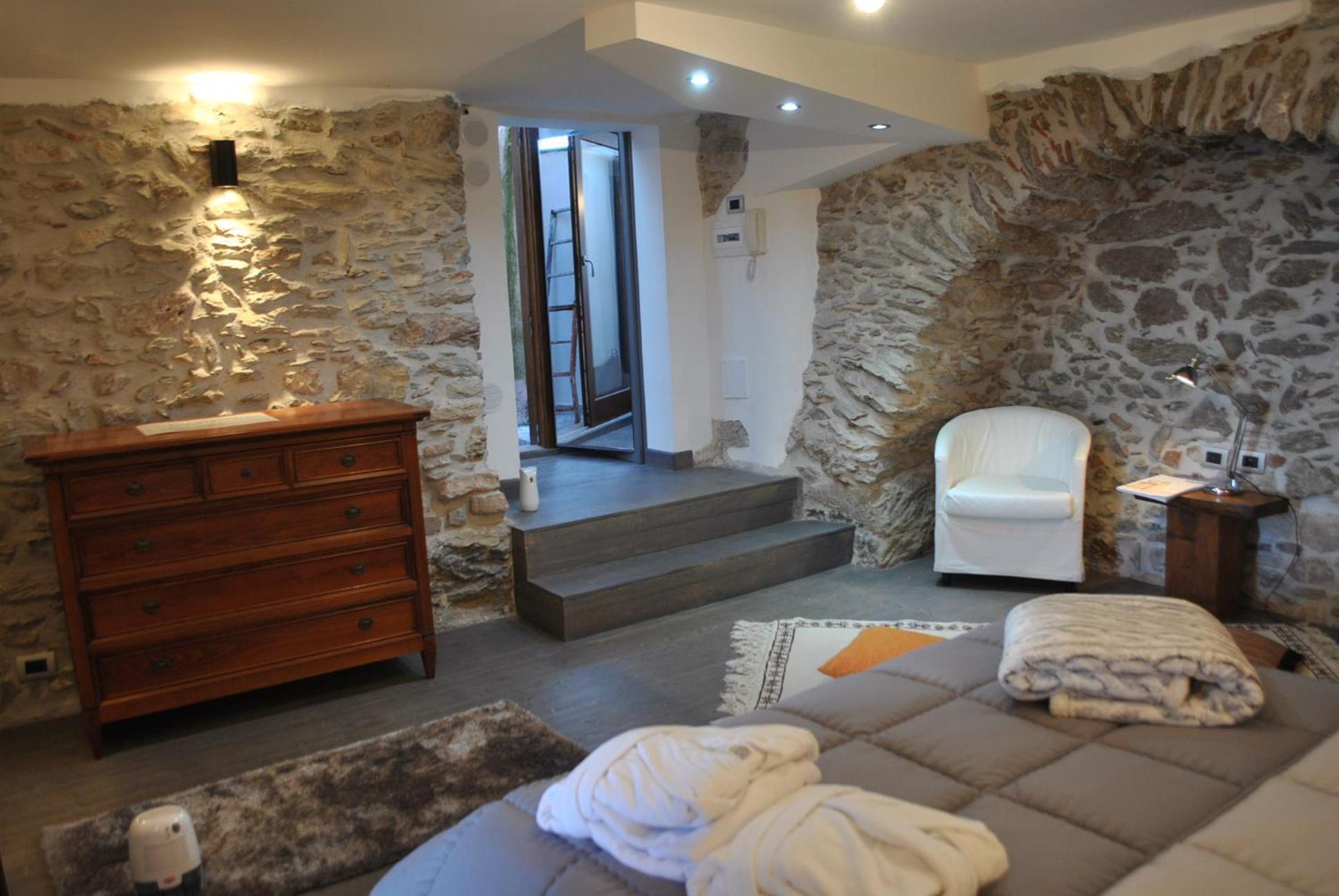 Double Room - Photo 3