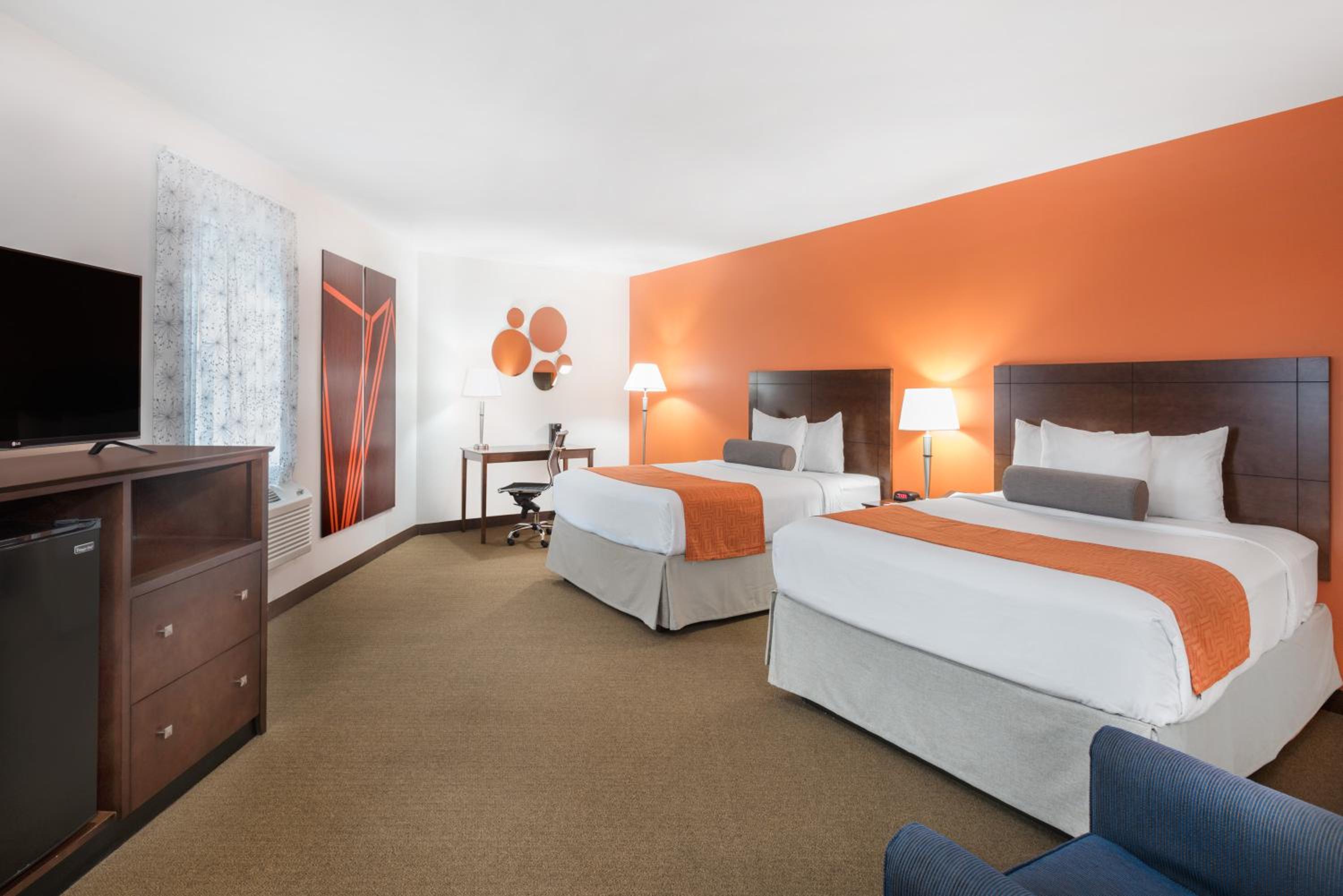 Queen Room with Two Queen Beds - Non-Smoking - Photo 1