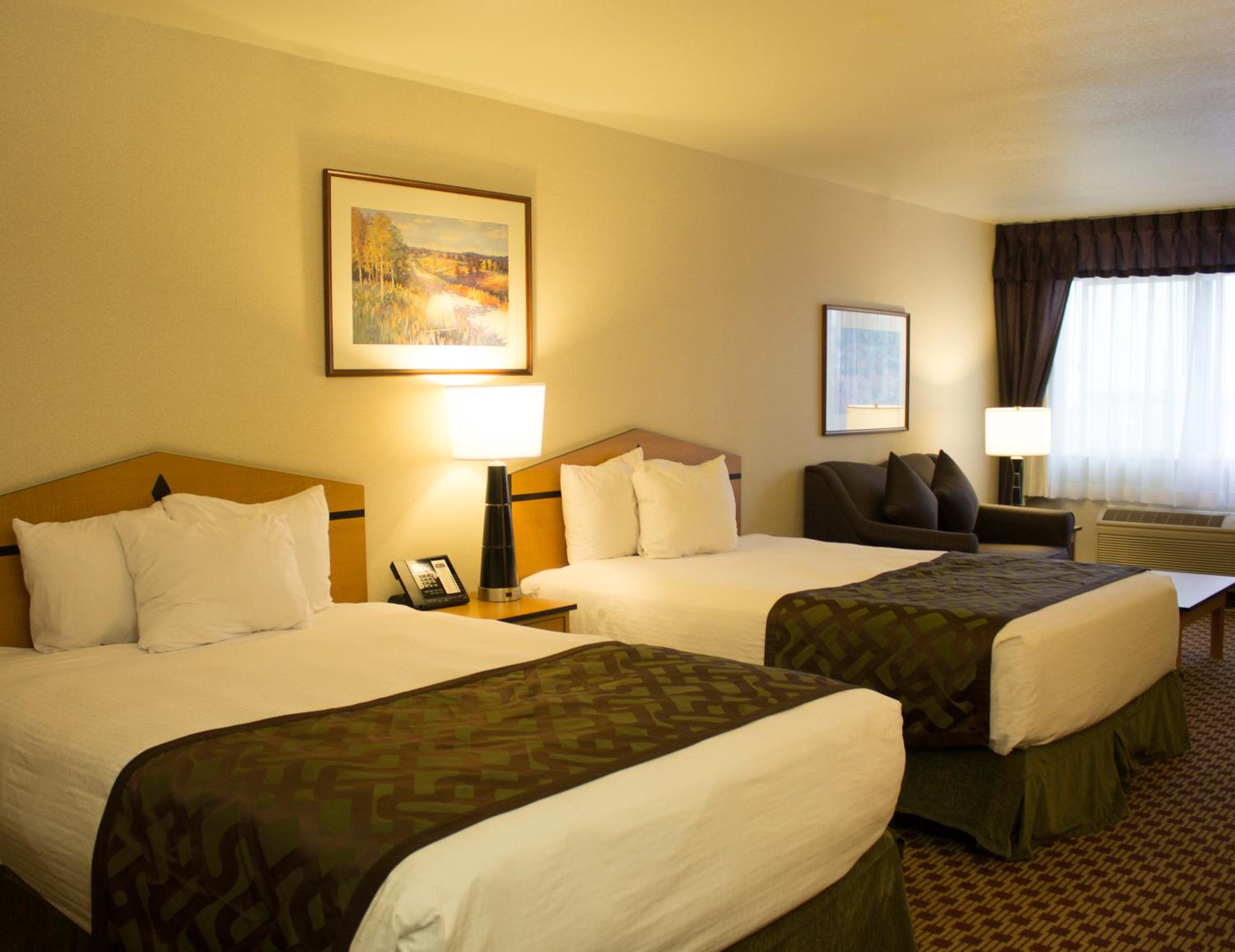 Queen Room with Two Queen Beds Nonsmoking - Photo 3