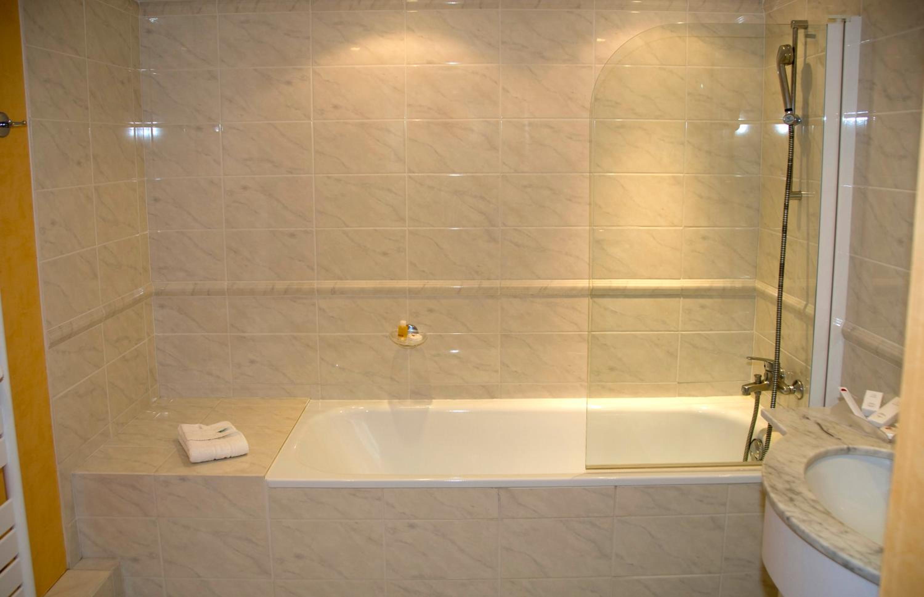 Standard Double Room with Balcony - Photo 3