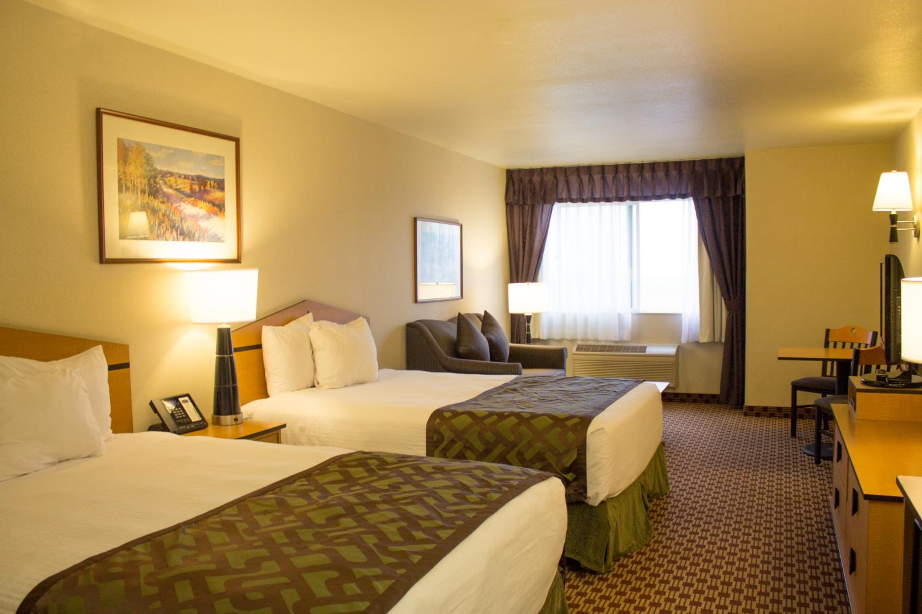 Queen Room with Two Queen Beds Nonsmoking - Photo 1