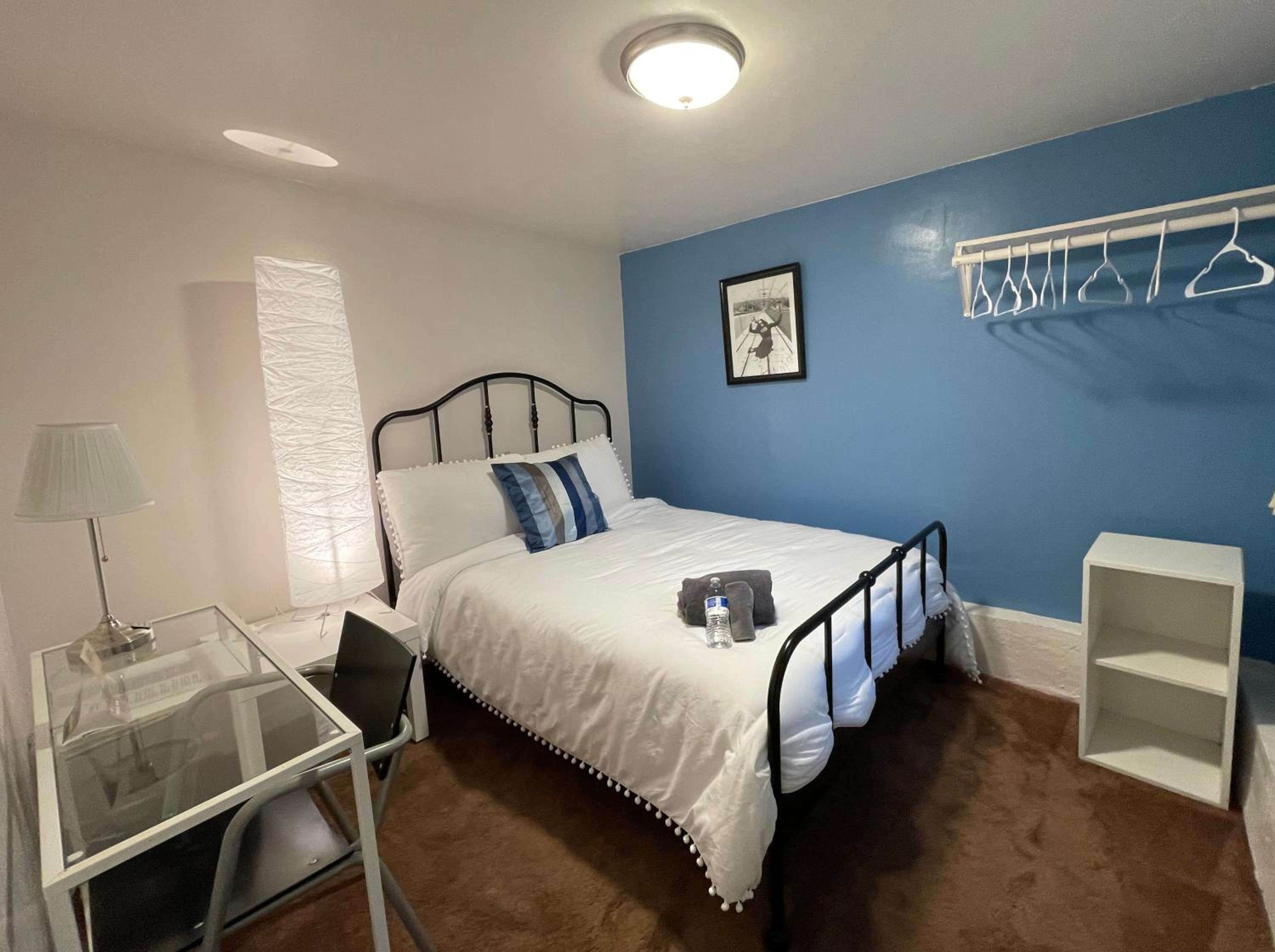 Standard Double Room with Shared Bathroom photo 3