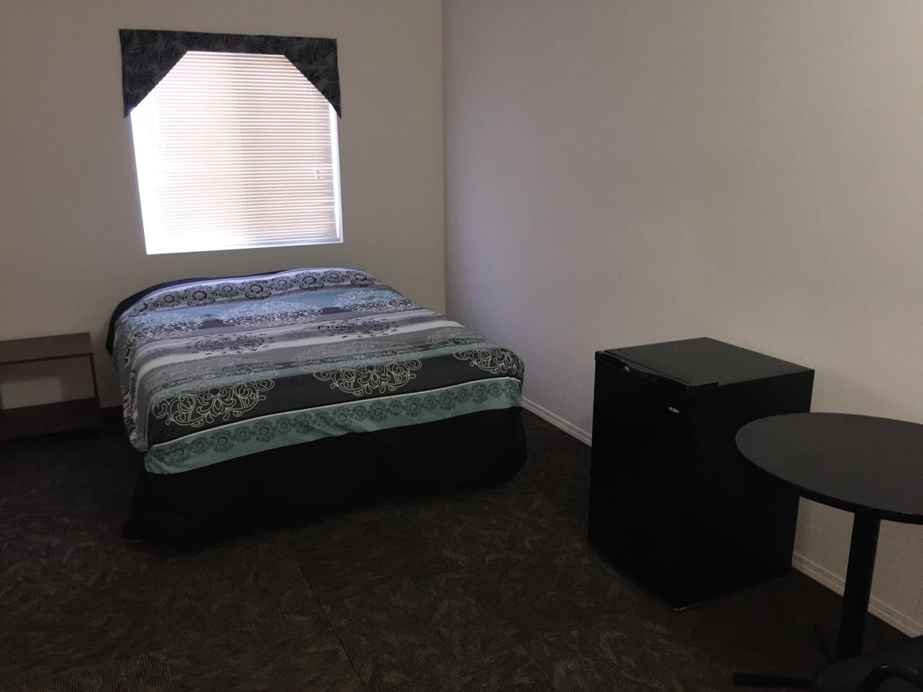 Queen Room photo 2