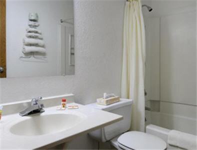 Deluxe Queen Room - Non-Smoking photo 3
