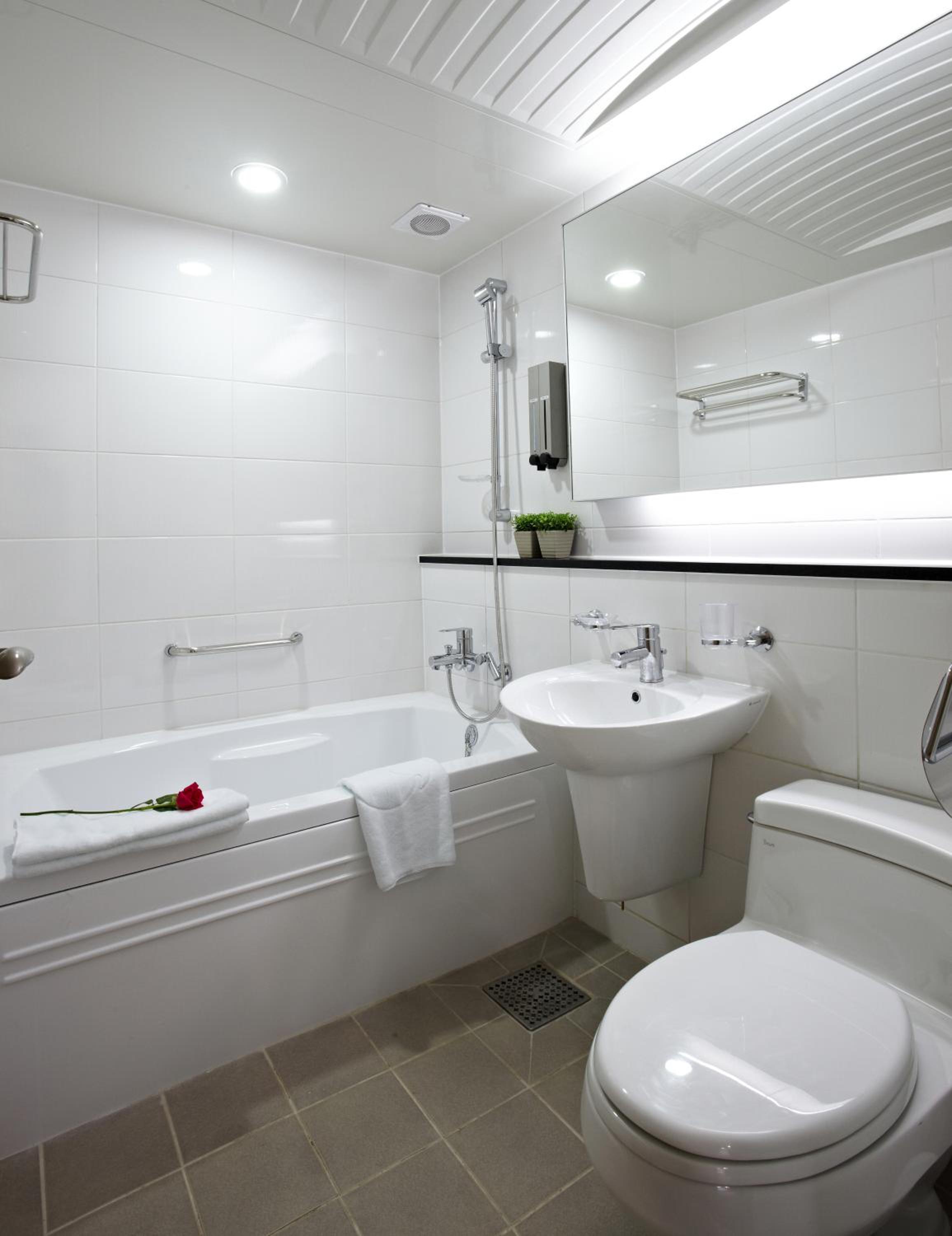 Standard Twin Room - Photo 1