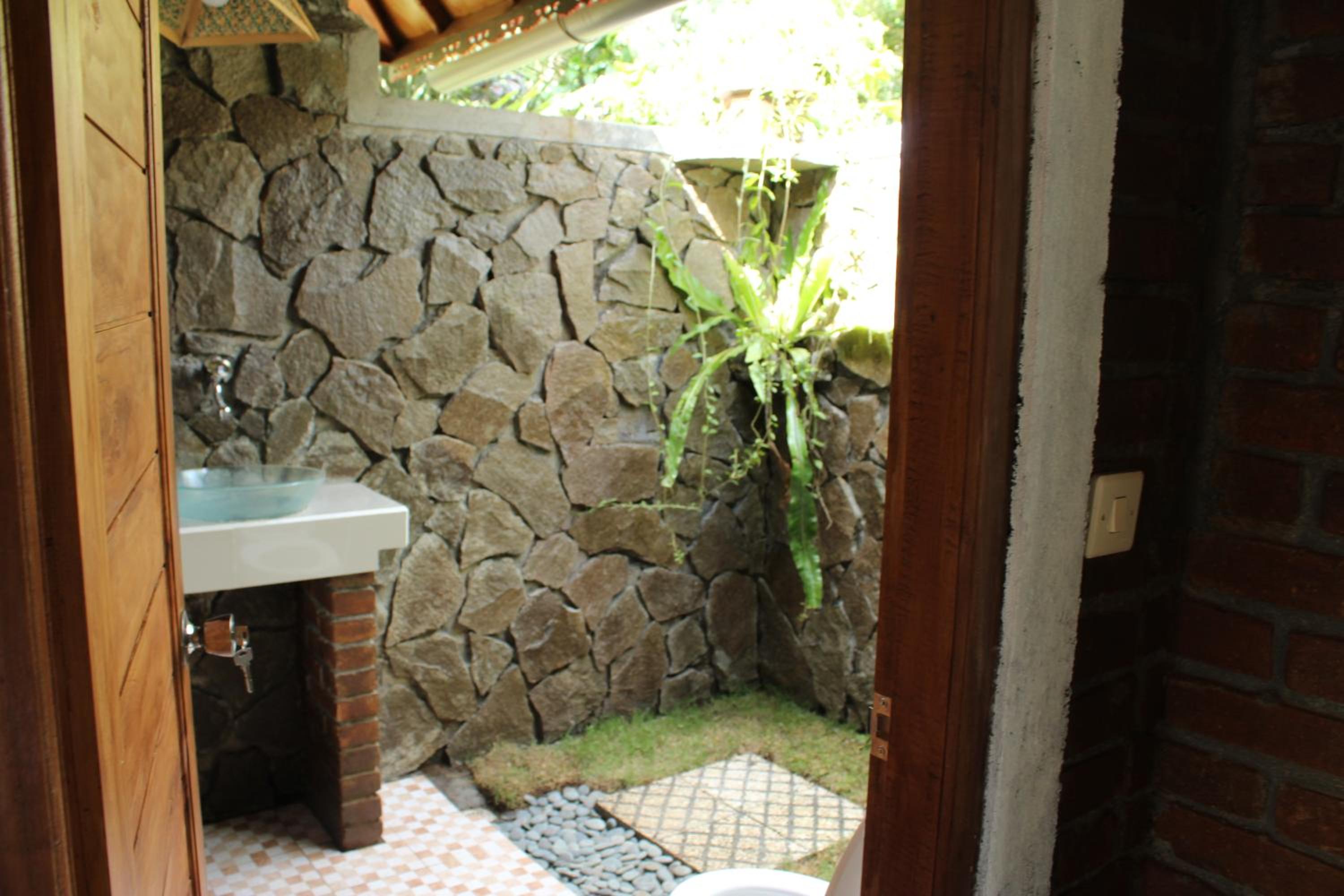 Deluxe Double Room with Balcony - Photo 23