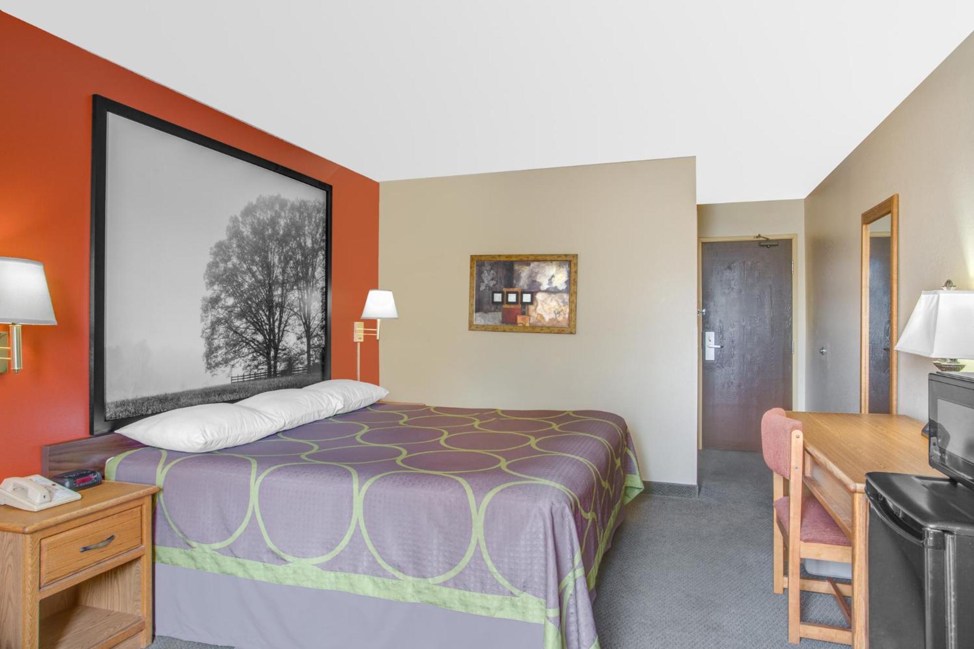 King Room - Non-Smoking - Photo 3