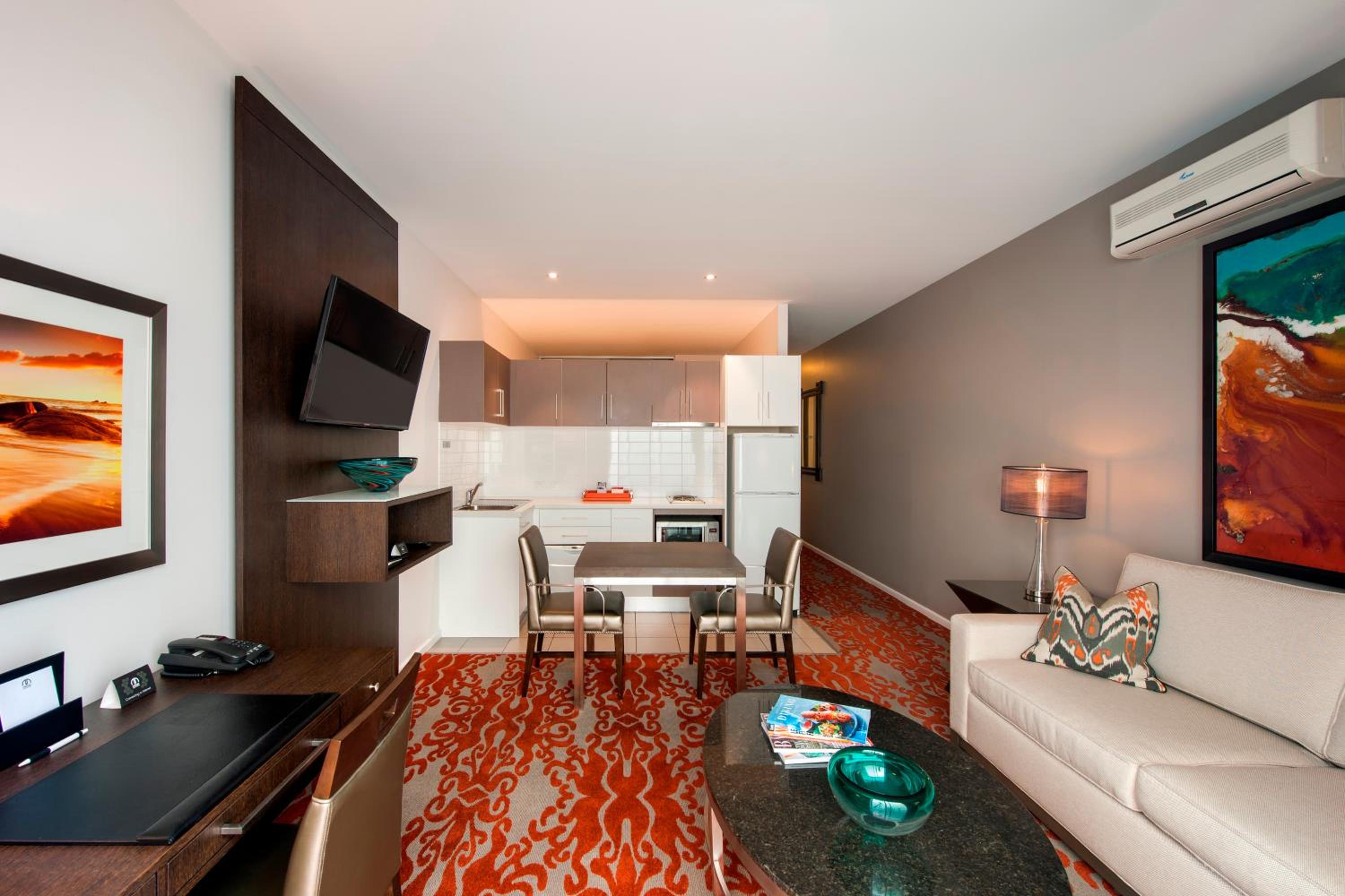 Deluxe Two-Bedroom Apartment - Photo 4