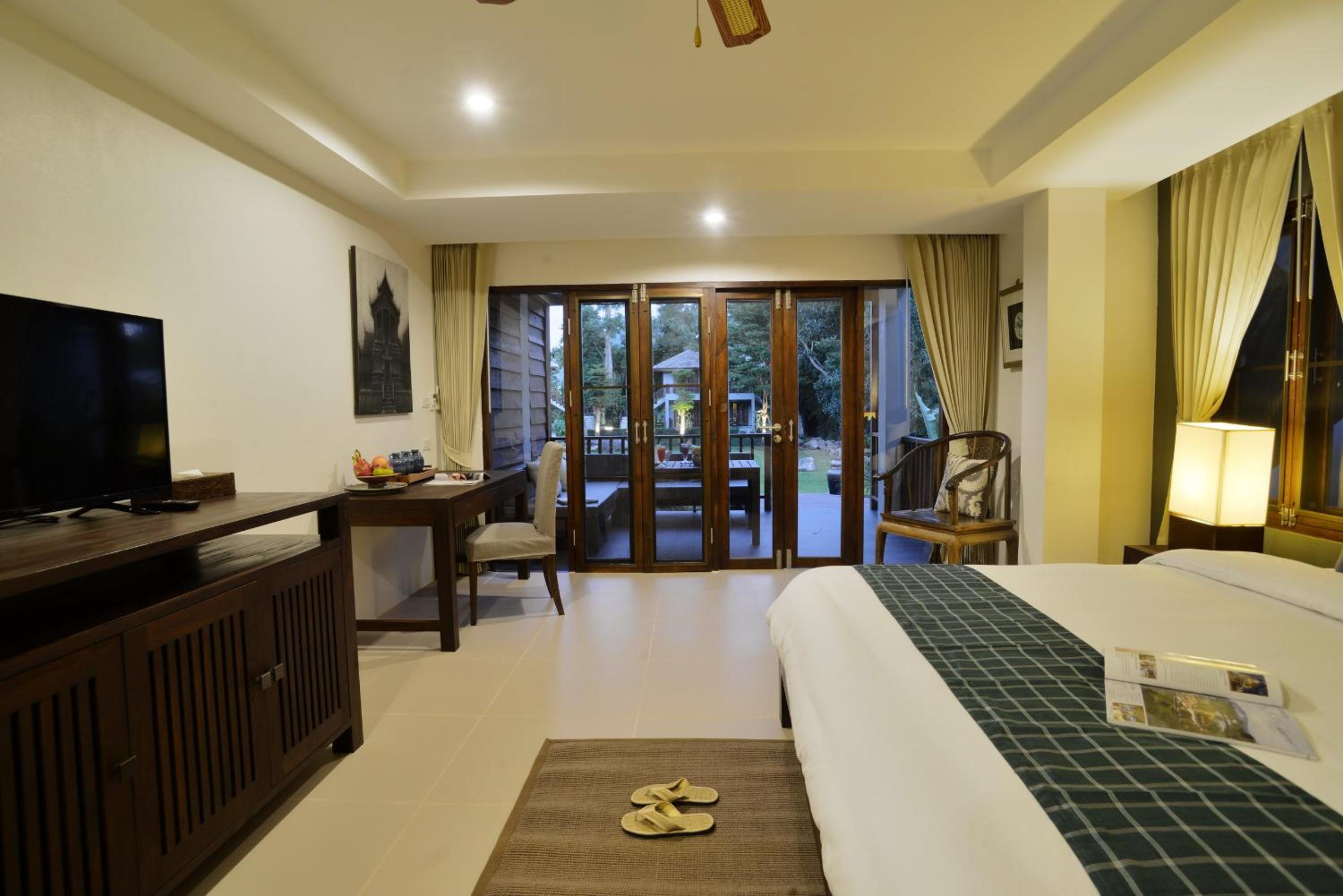 Family Room - Photo 4