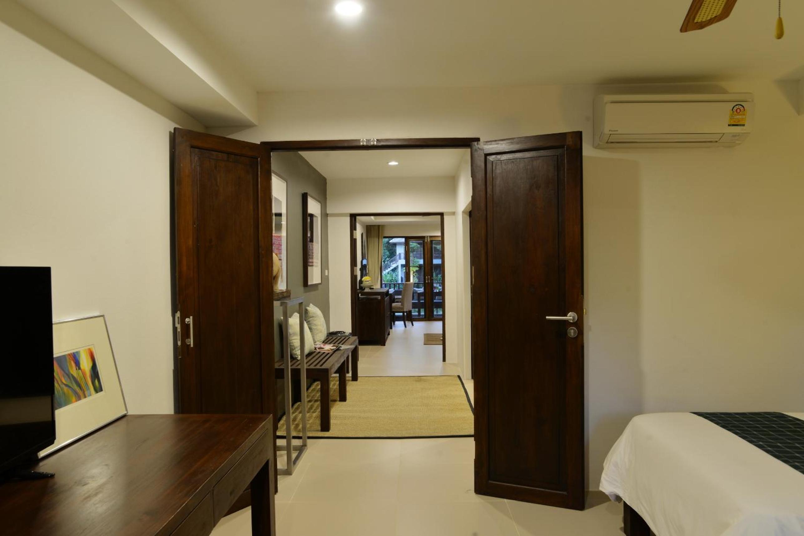 Family Room - Photo 6