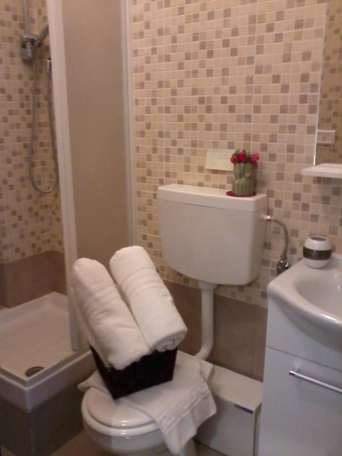 Double Room with Landmark View photo 3