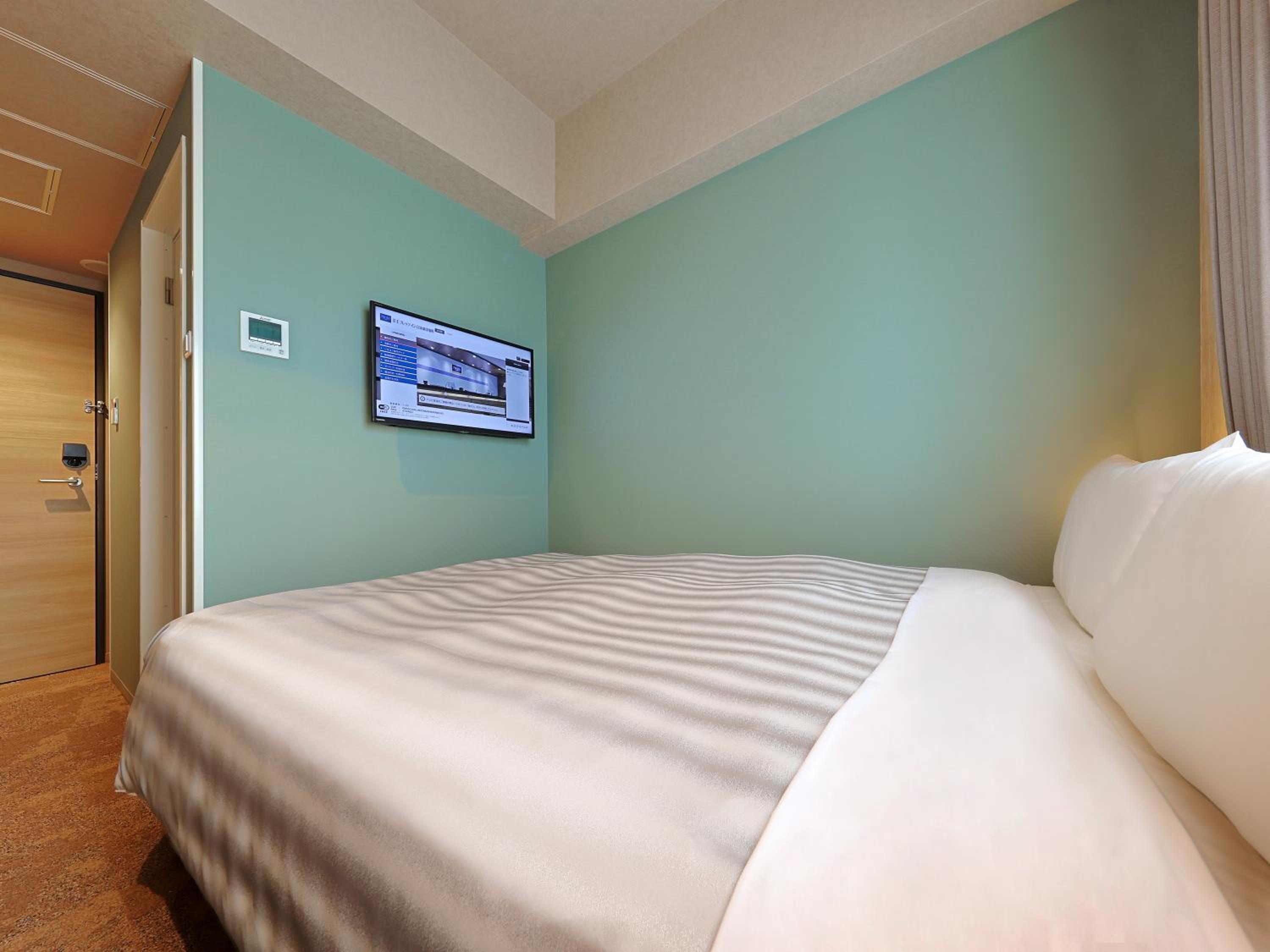 [Renovated] Double Non-Smoking 1 Pax (Room size 12 SQM, Bed width 55 in) photo 2