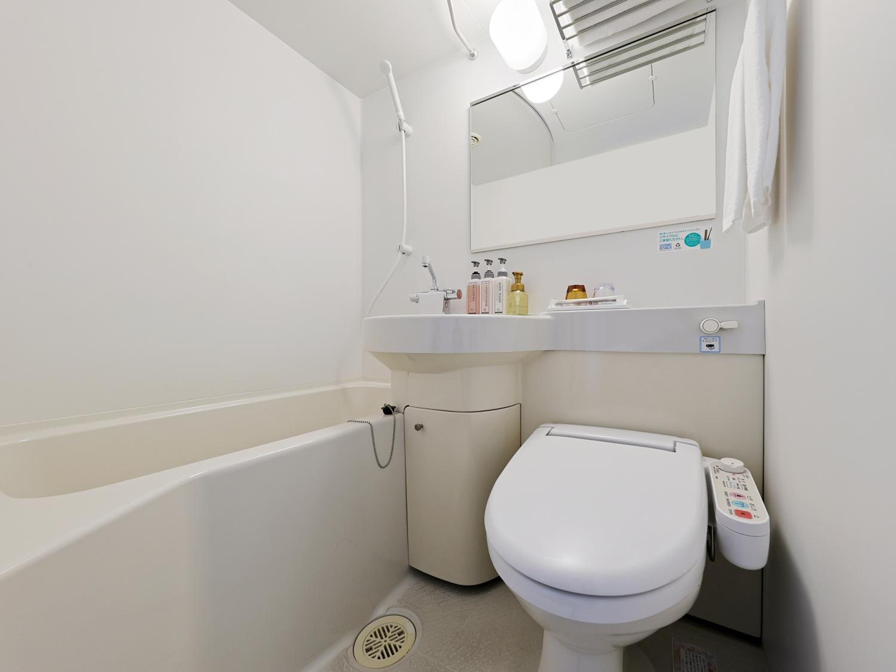[Renovated] Double Non-Smoking 1 Pax (Room size 12 SQM, Bed width 55 in) photo 3