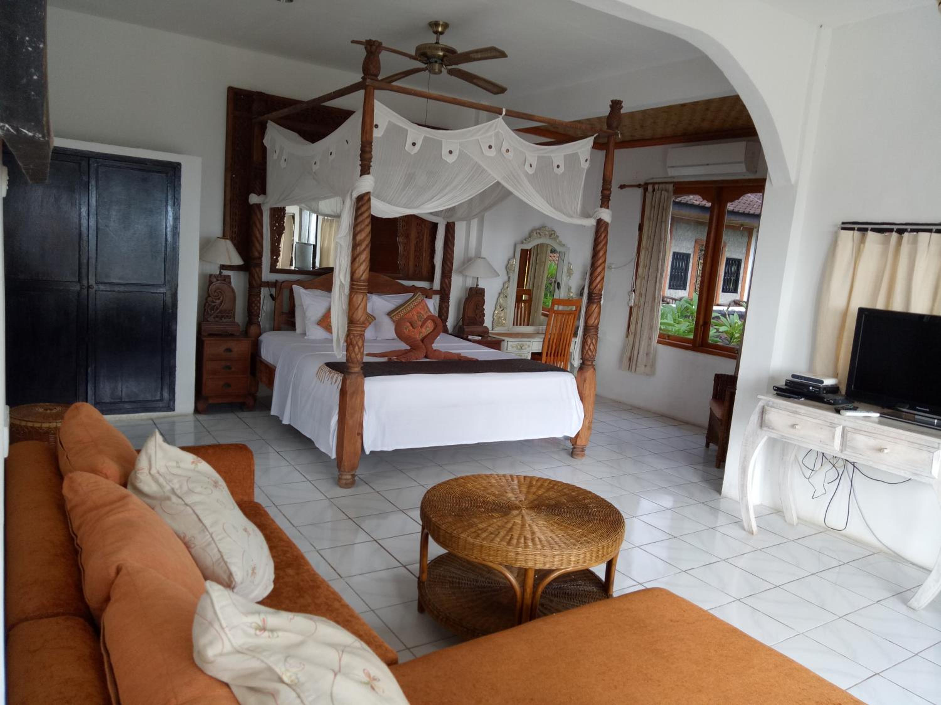 One-Bedroom Apartment with Sea View - Photo 1