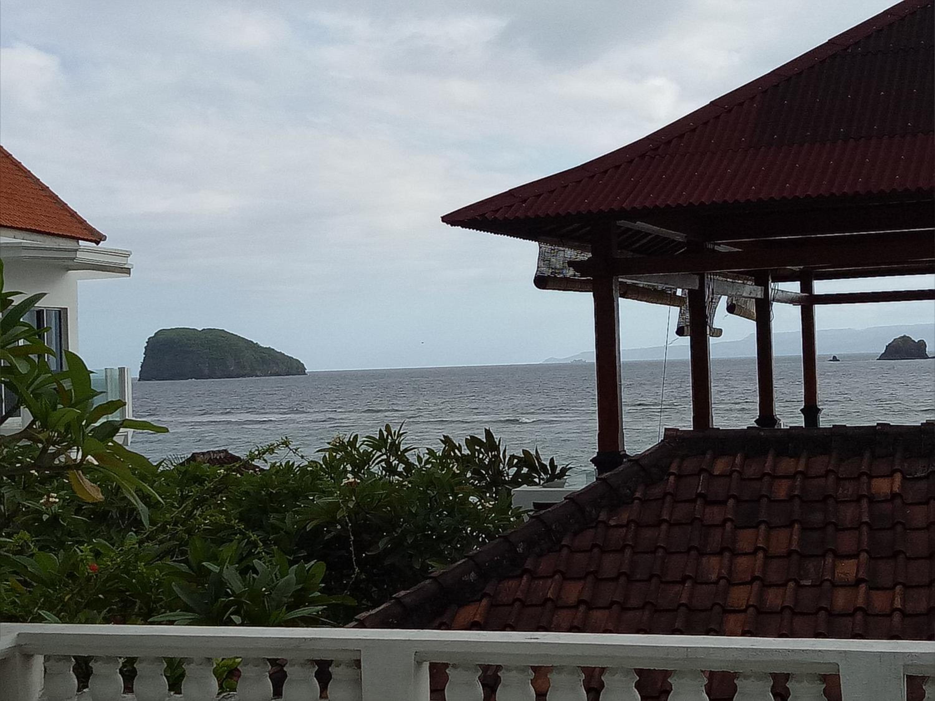One-Bedroom Apartment with Sea View - Photo 3