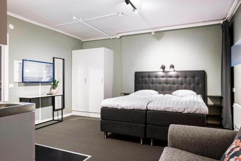 Superior Double Room thumbnail 6