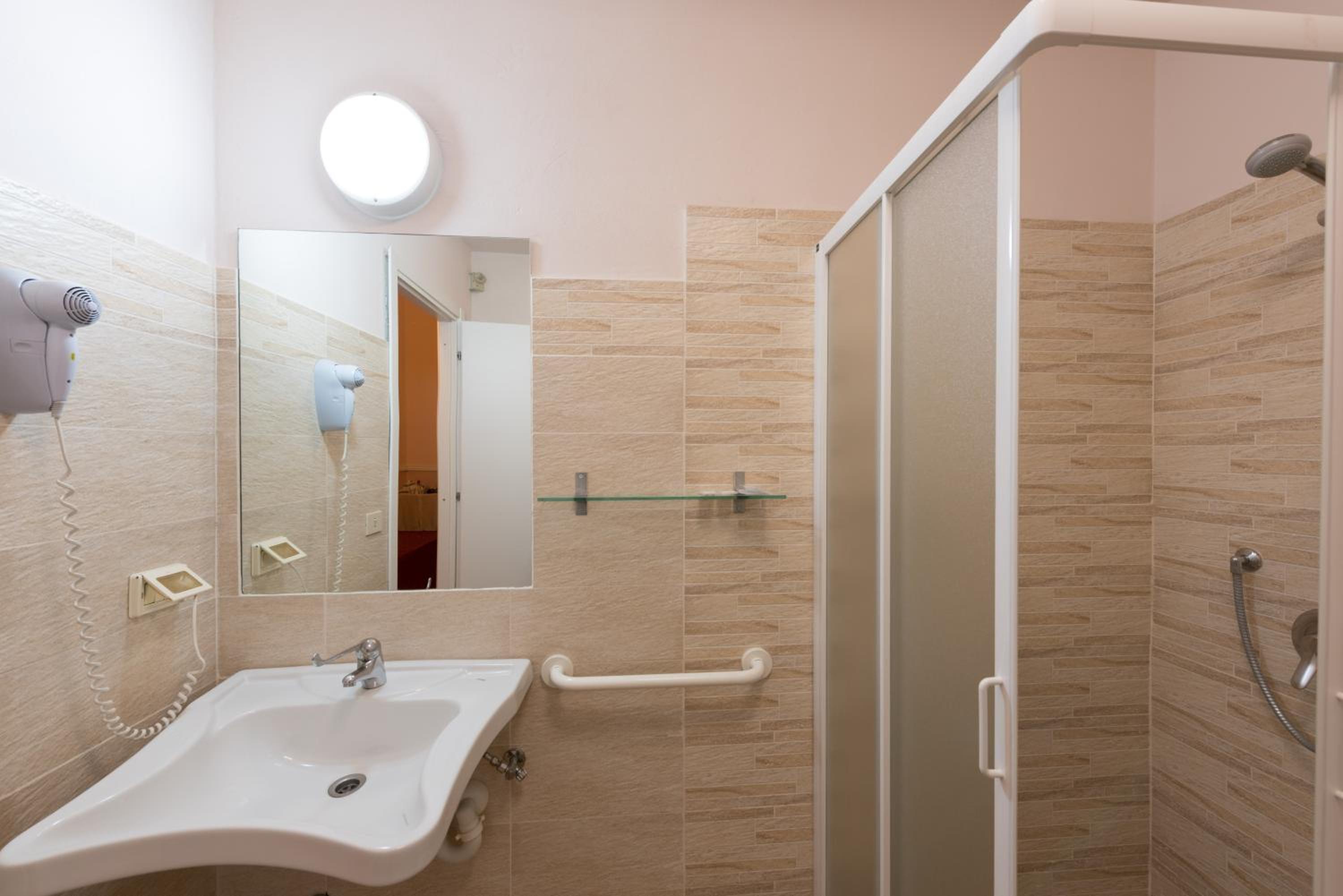 Triple Room - Photo 5