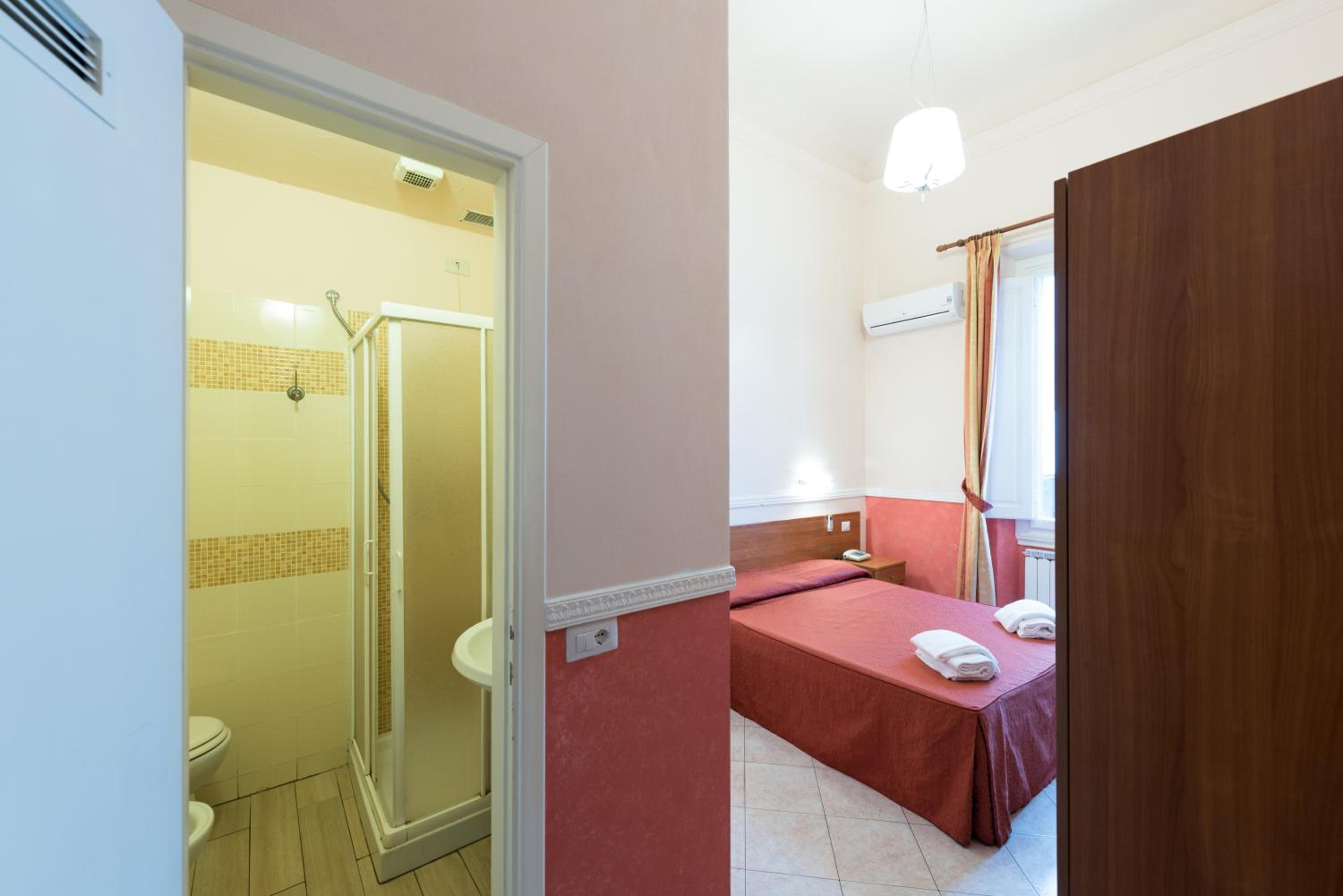 Double or Twin Room photo 2