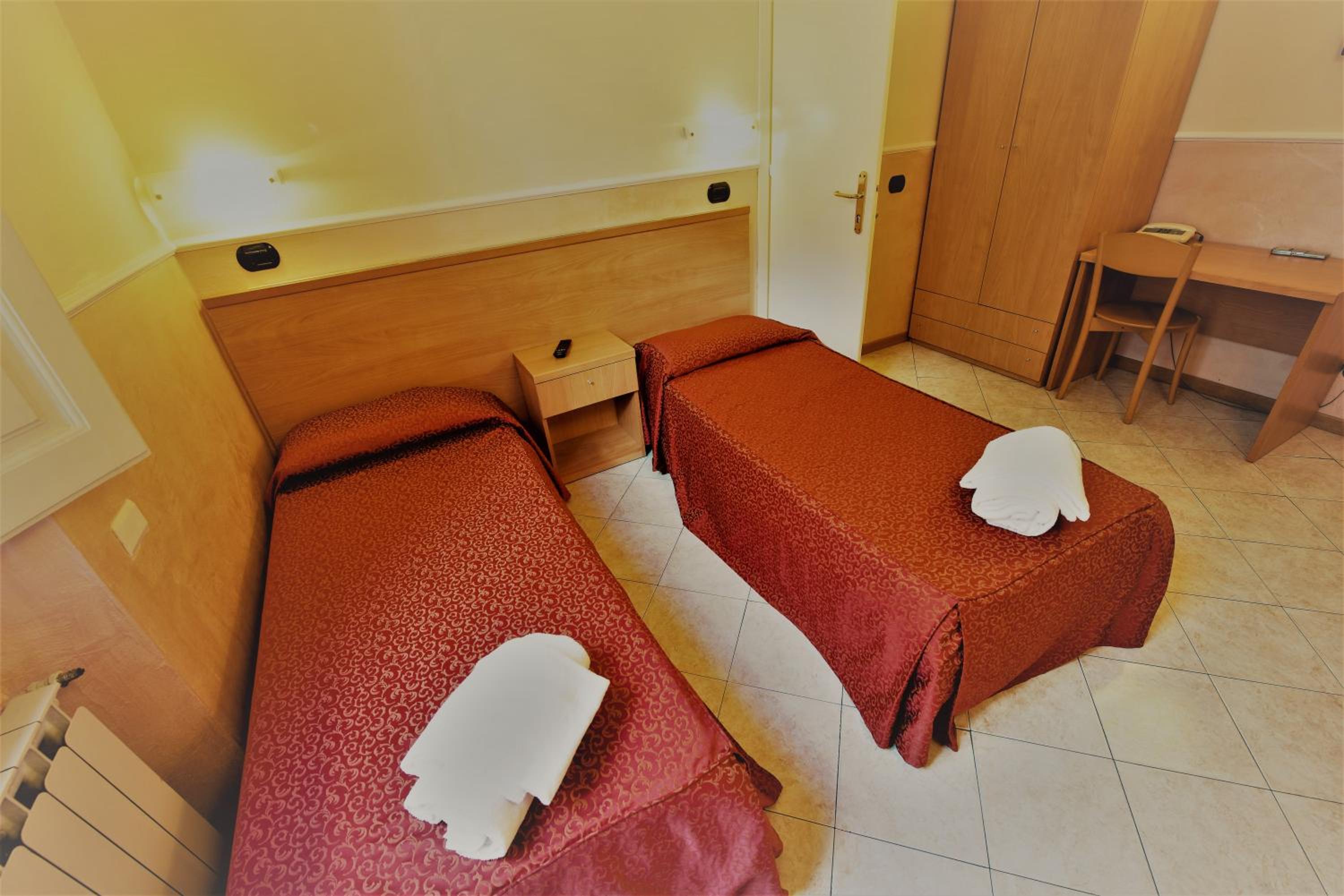 Double or Twin Room photo 3