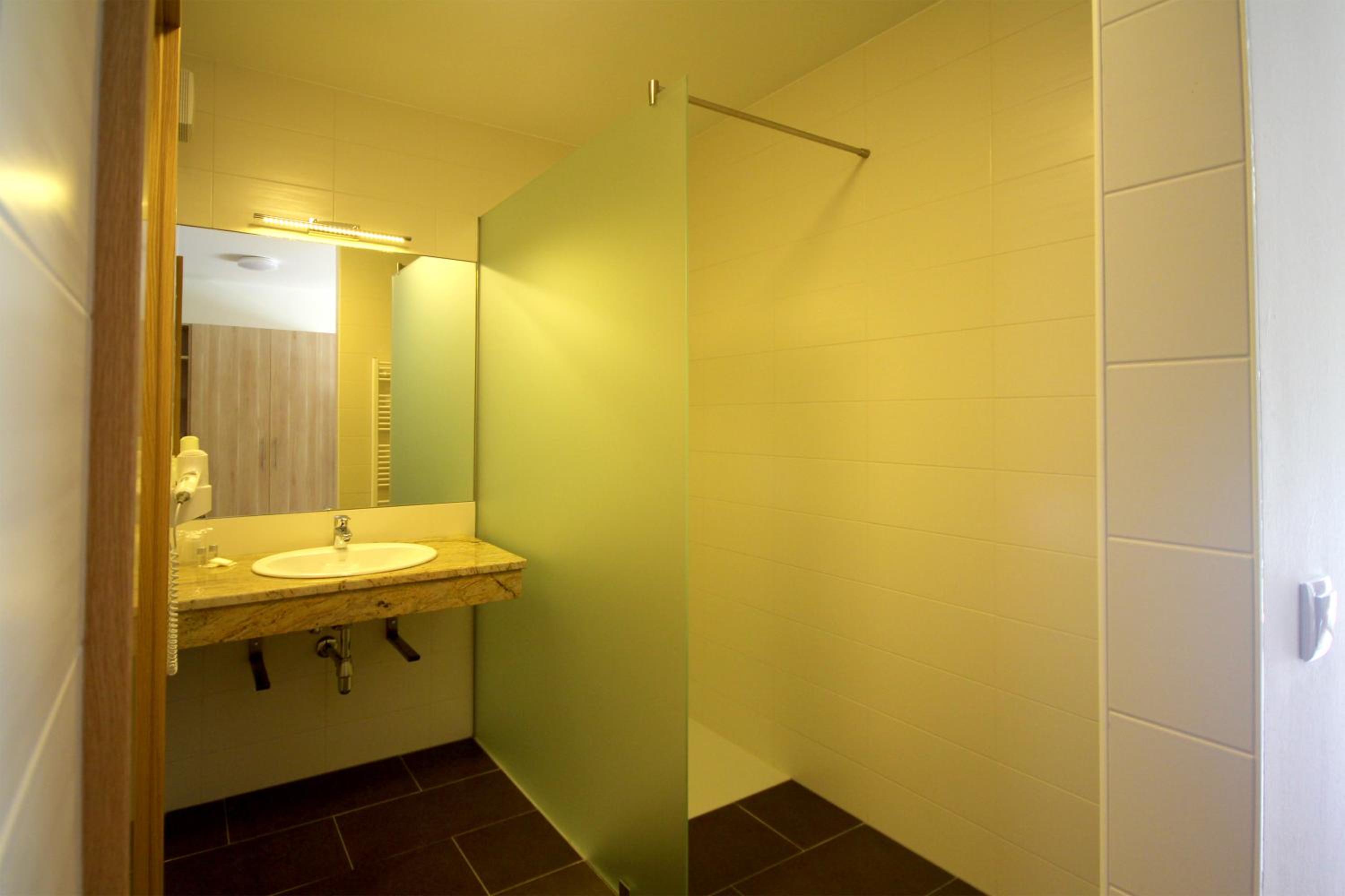 Double or Twin Room - Photo 4