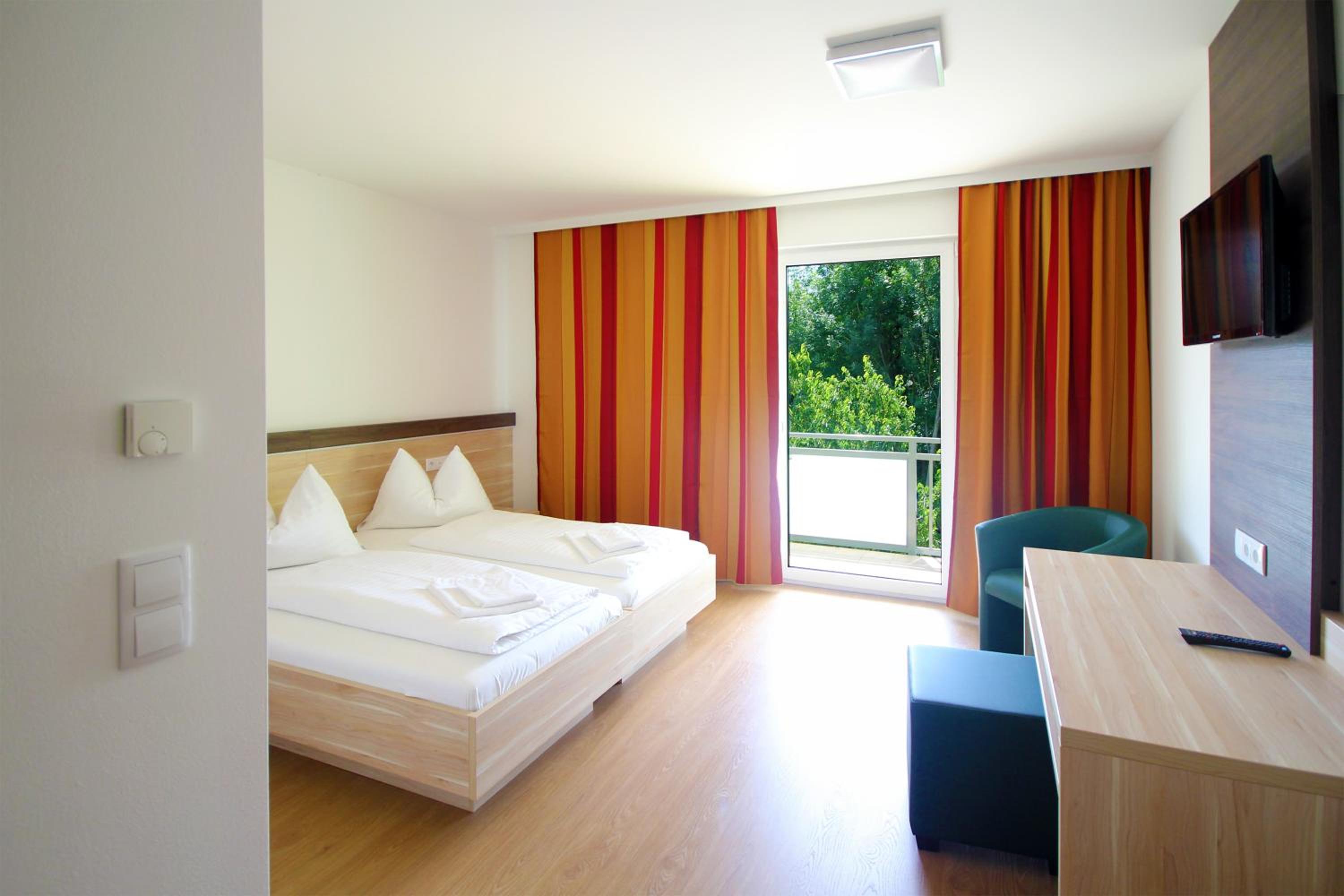 Deluxe Double or Twin Room with Balcony - Photo 5