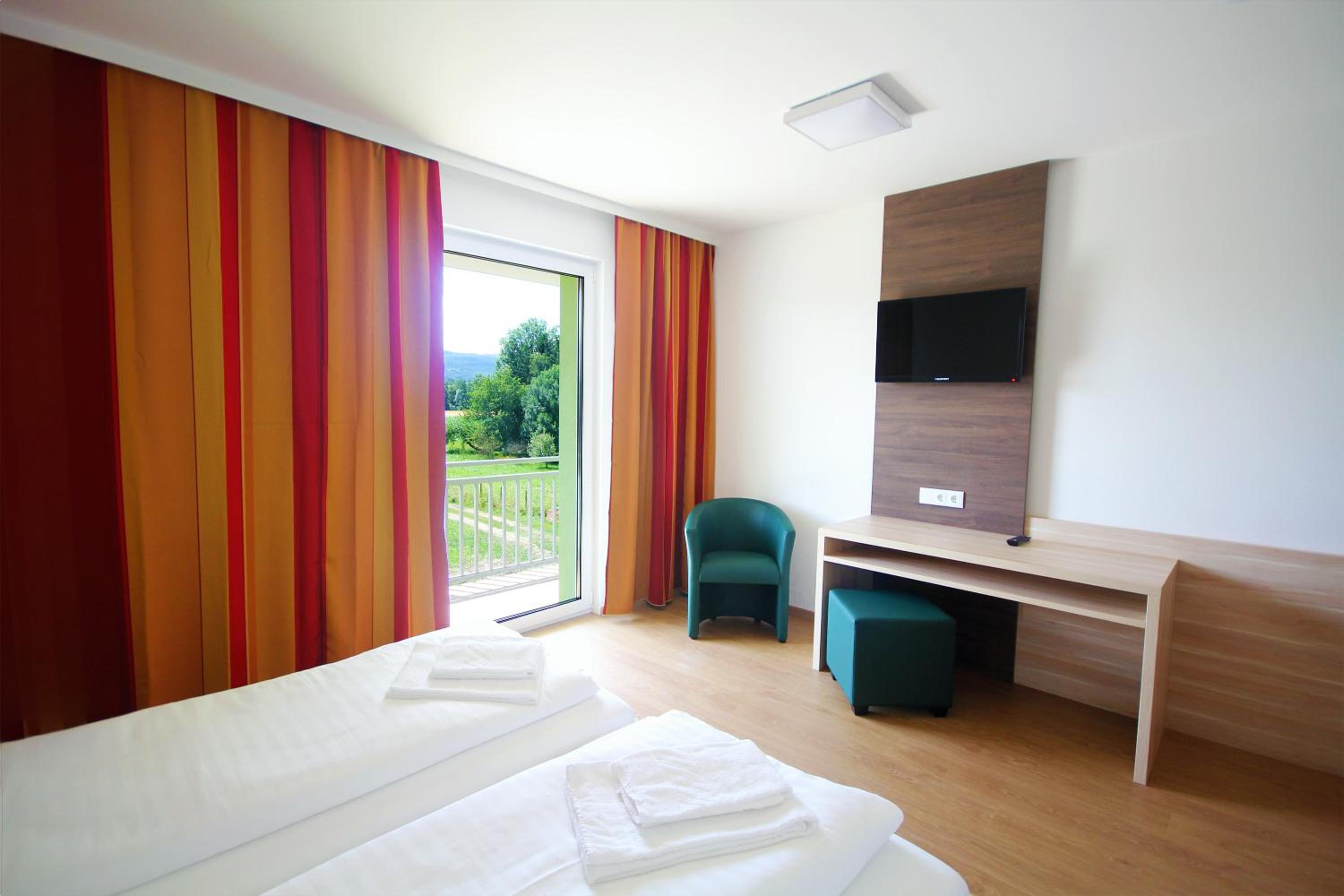 Deluxe Double or Twin Room with Balcony - Photo 2
