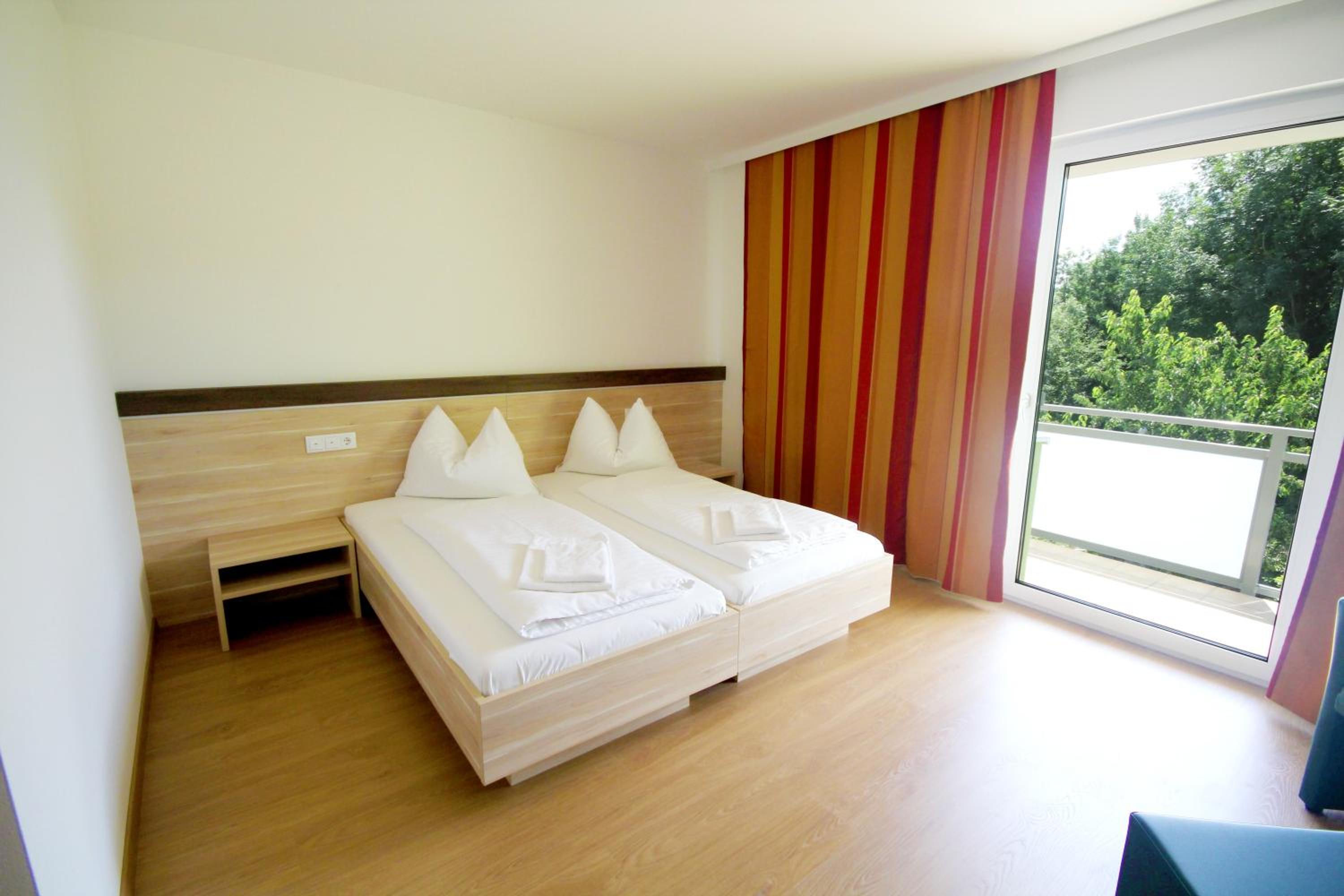 Deluxe Double or Twin Room with Balcony - Photo 3