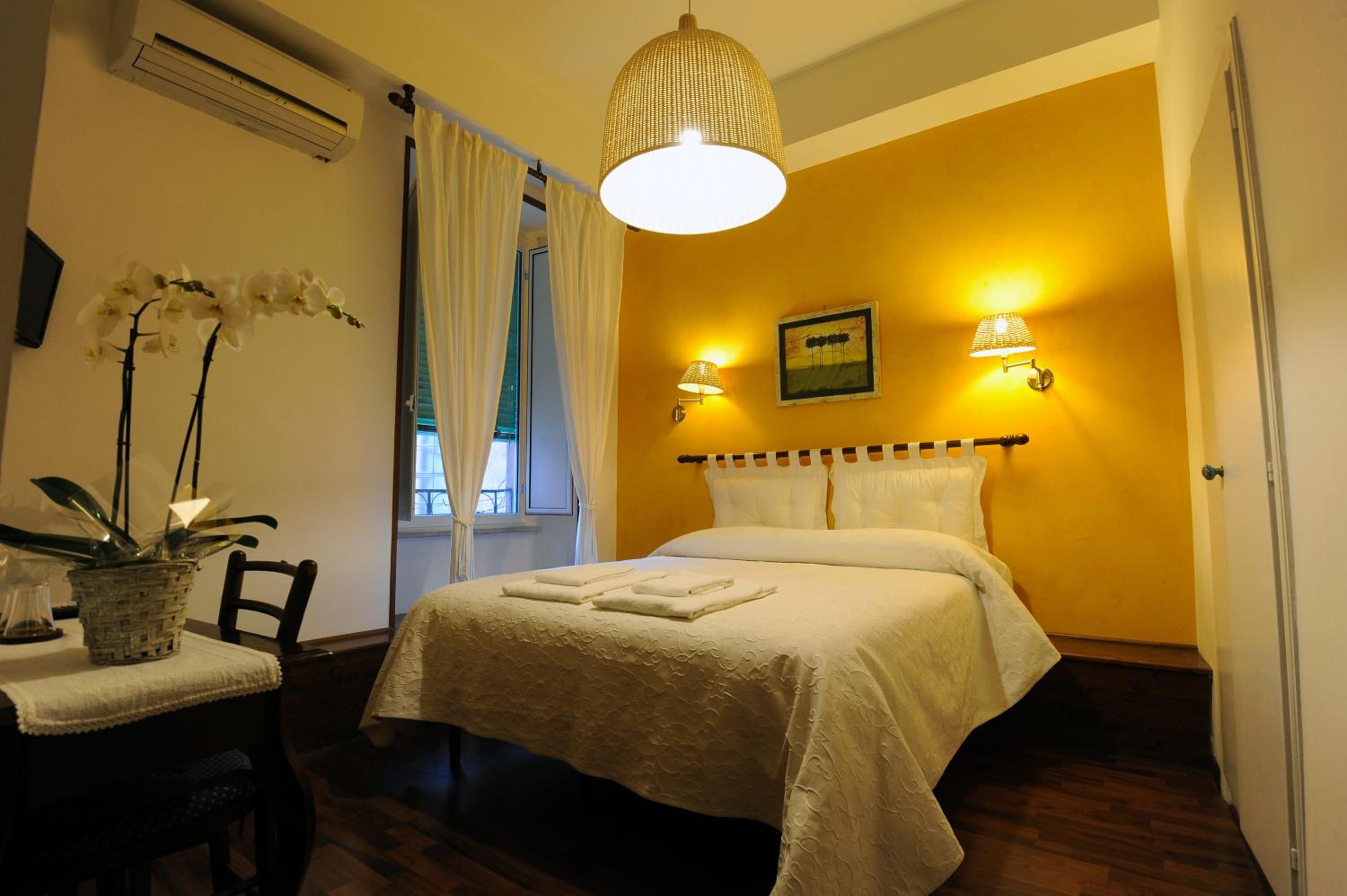 Double Room with Private Bathroom photo 1