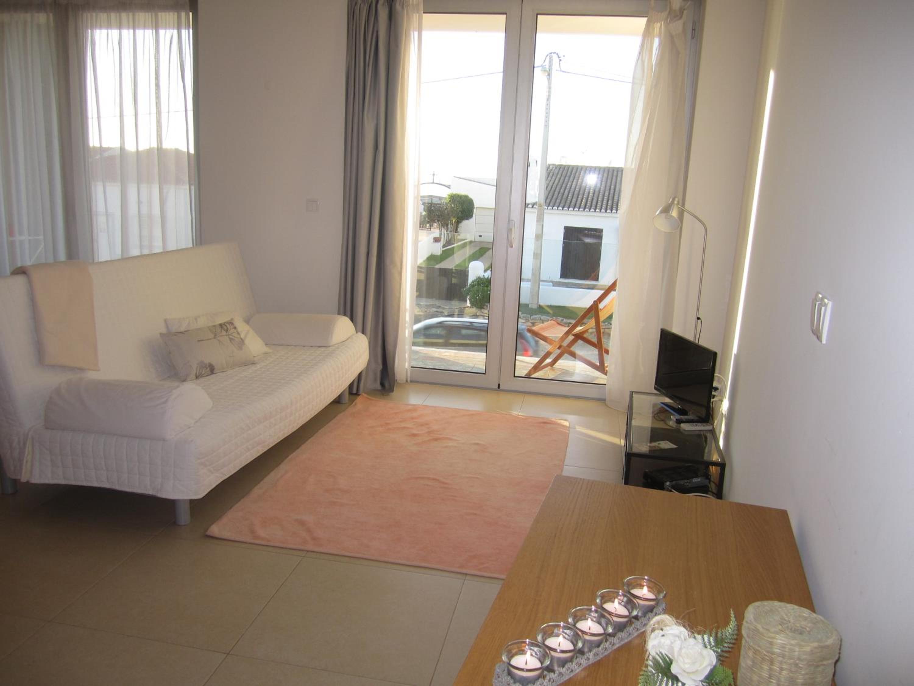 Studio Apartment with Balcony - Lower Floor photo 1