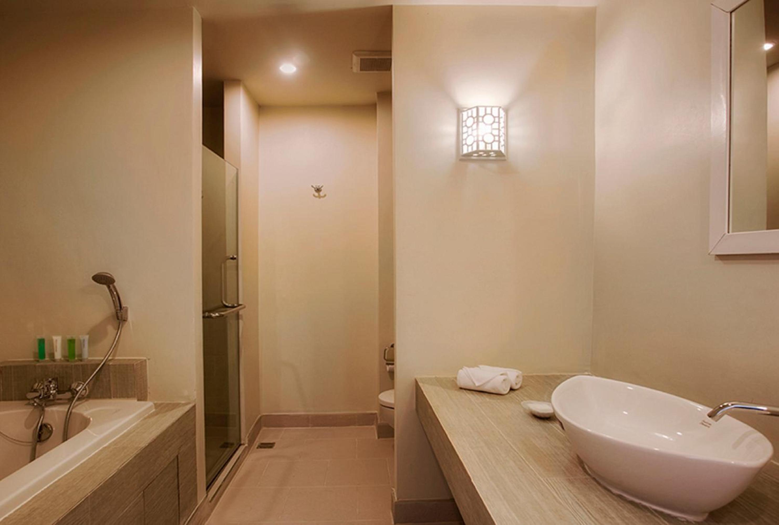 Deluxe Double Room with Sea View - Photo 4