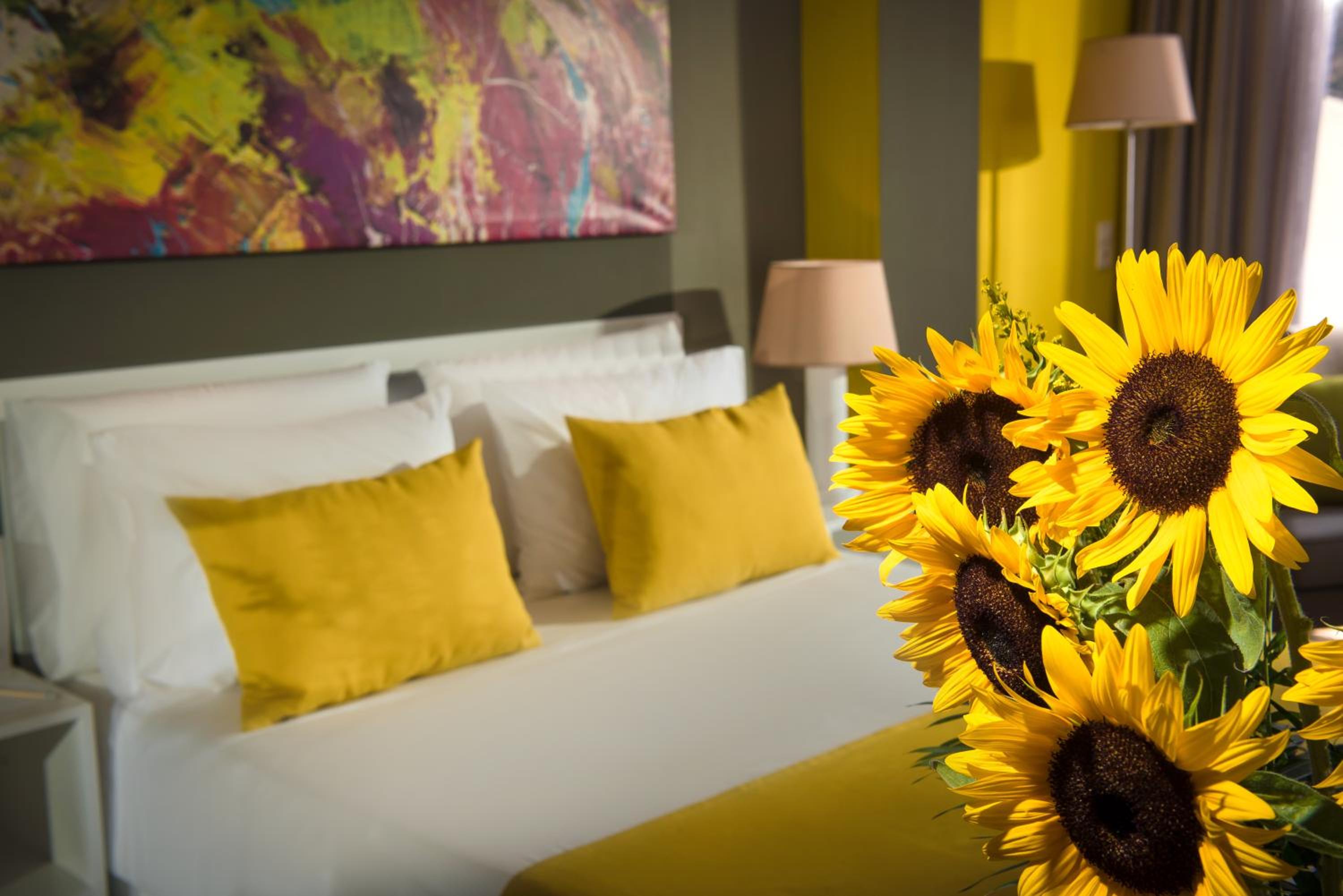 Deluxe Double Room thumbnail 5