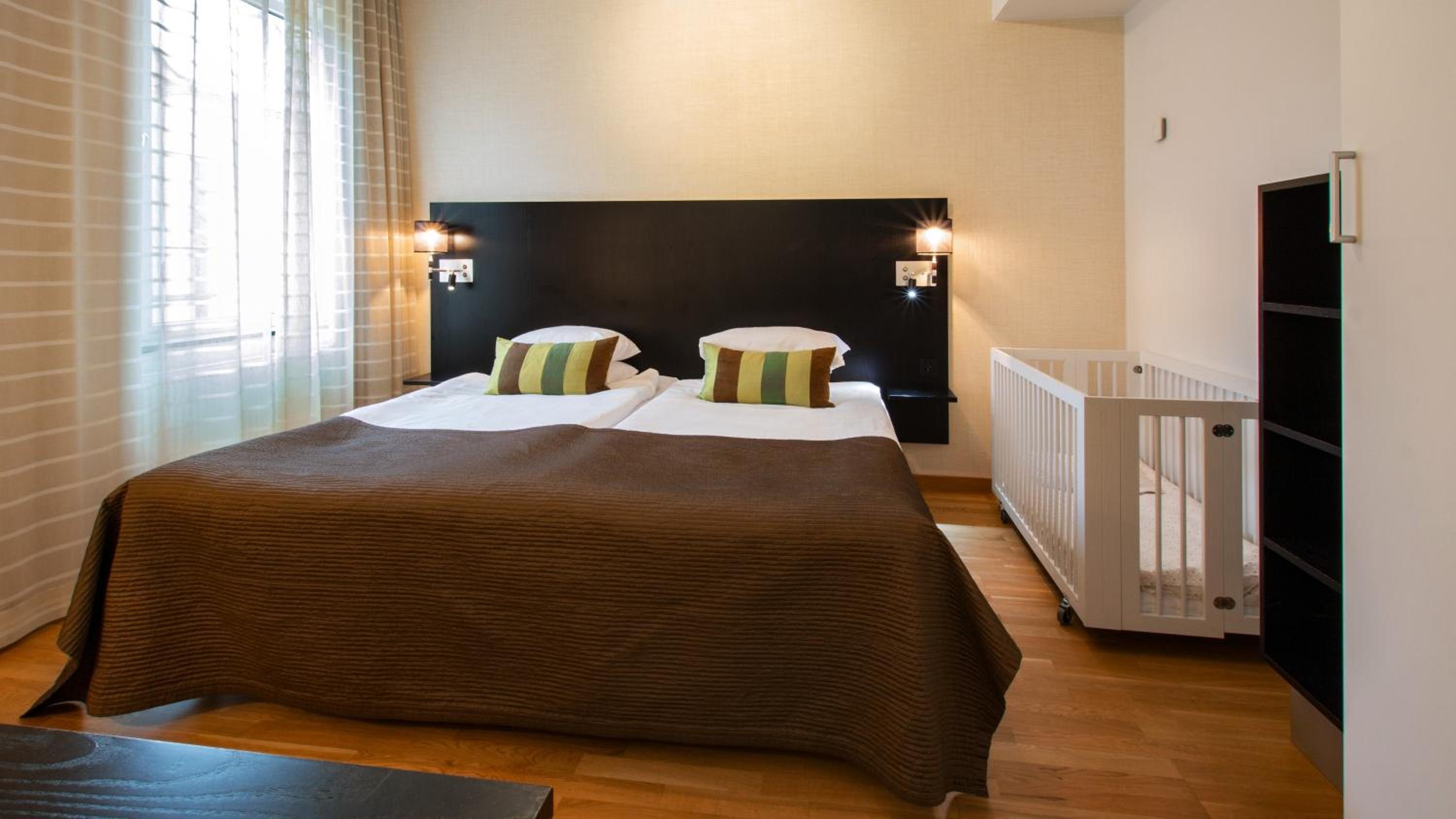 Family King Room with Sofa Bed - Photo 3