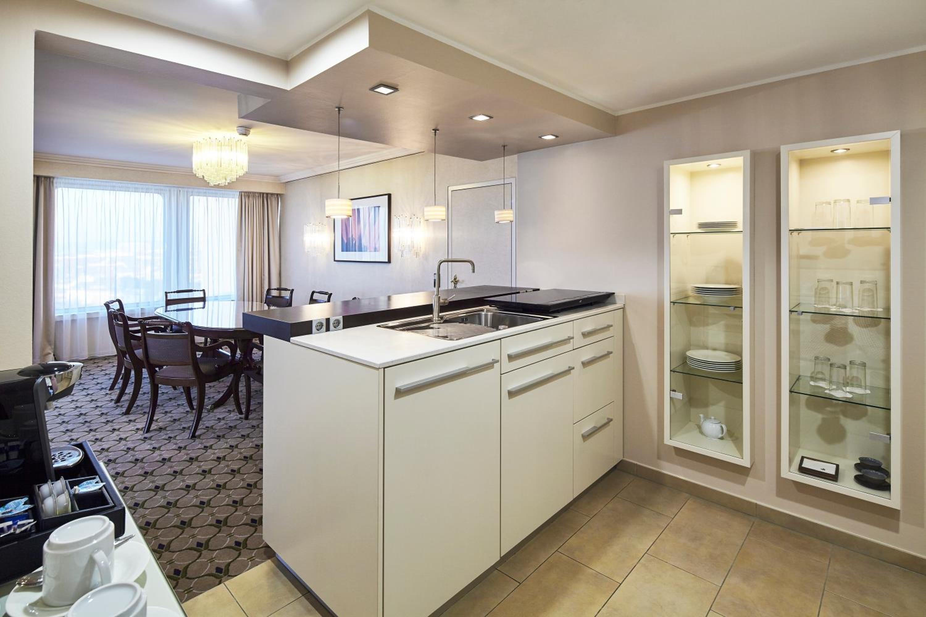Suite - Photo 6