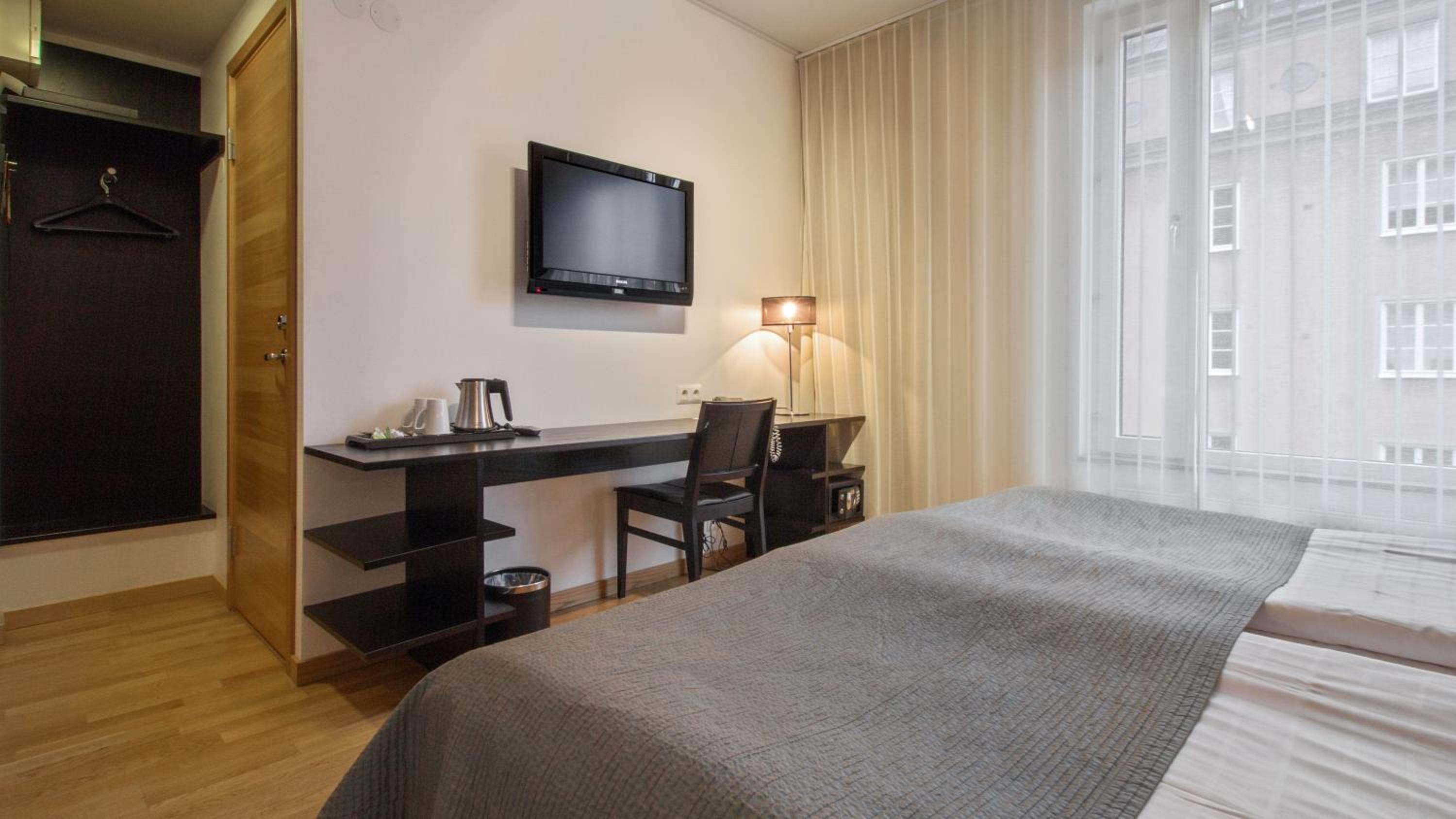 Standard Twin Room - Photo 2
