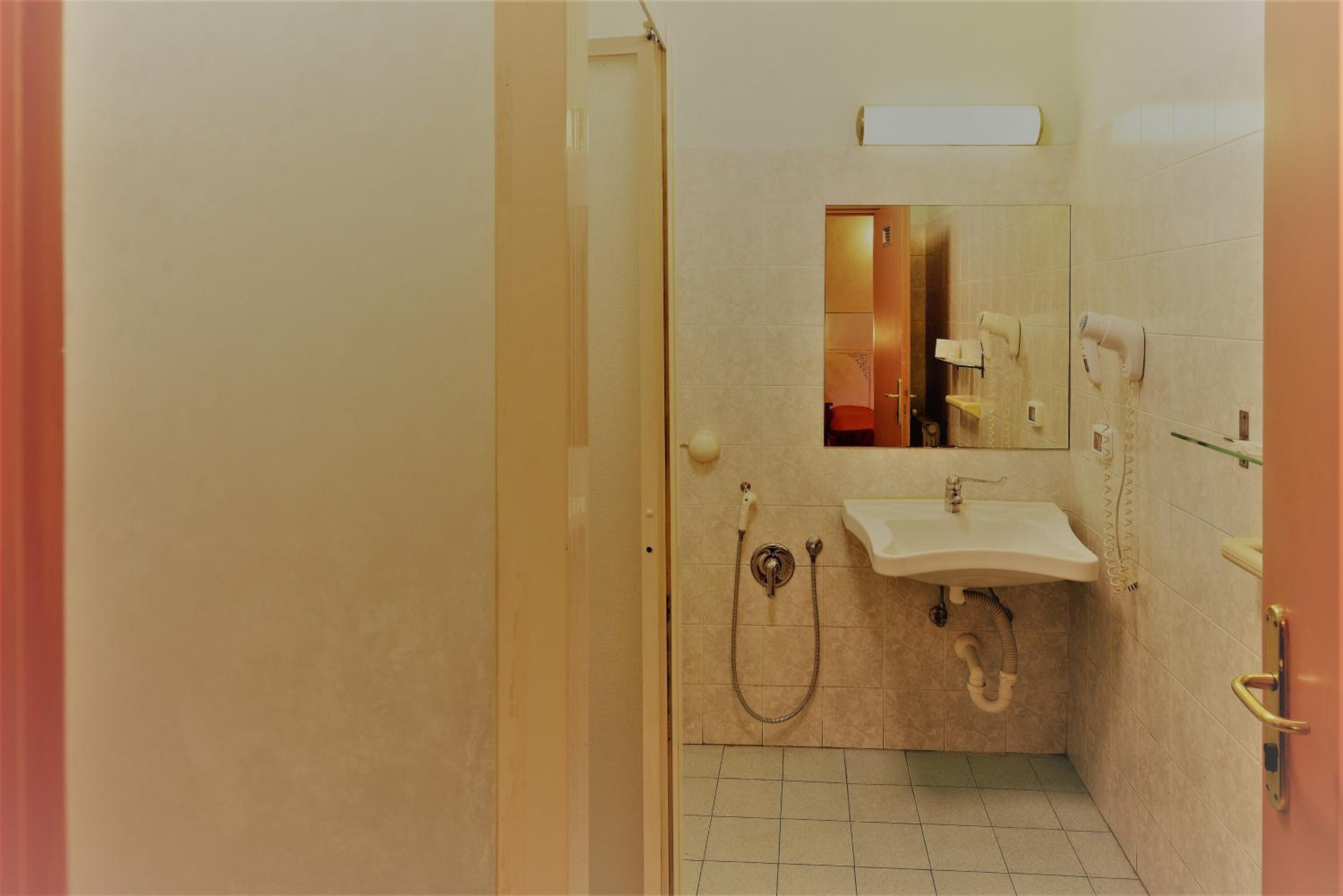 Triple Room - Photo 6