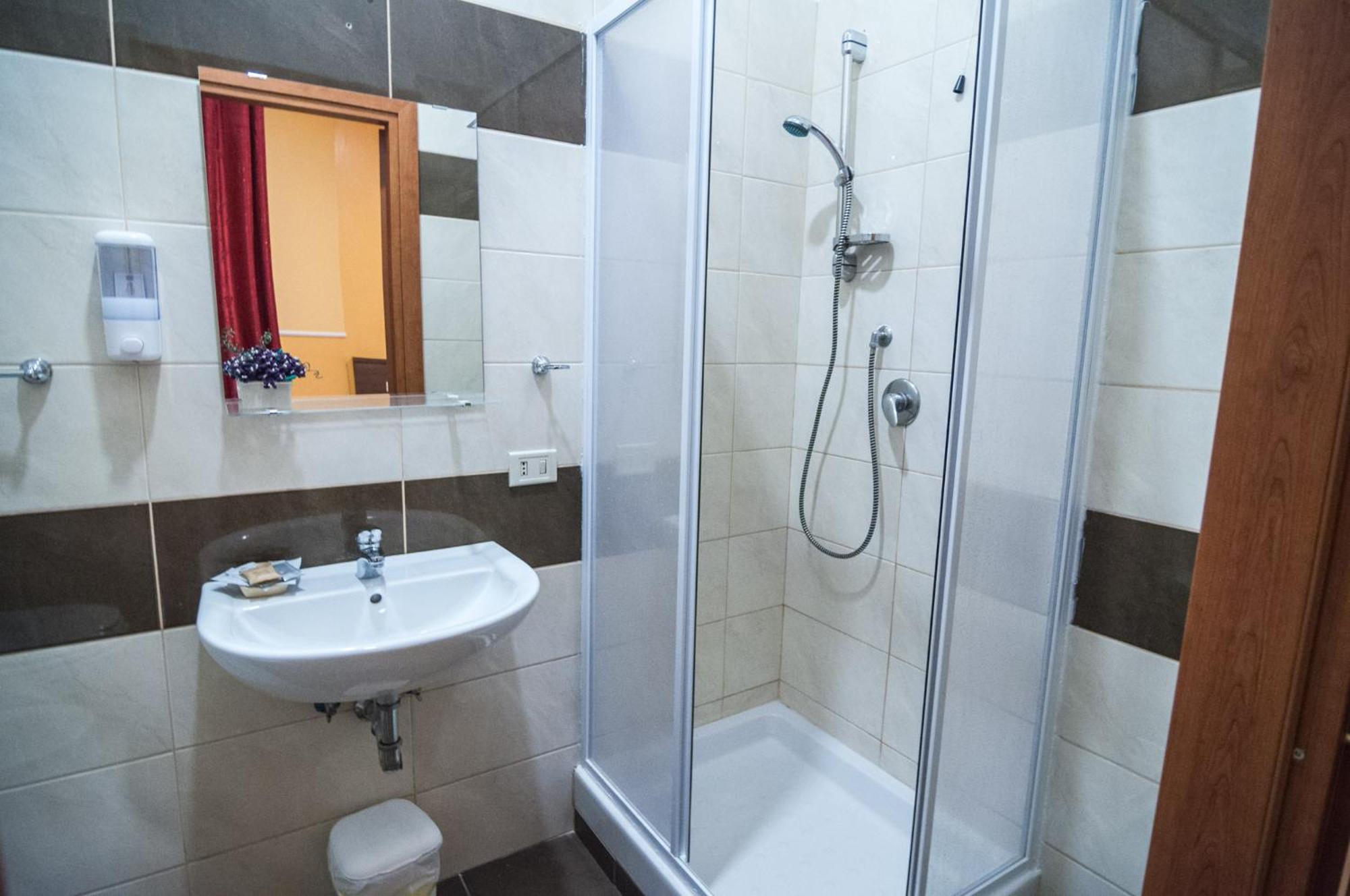 Small Double Room photo 2