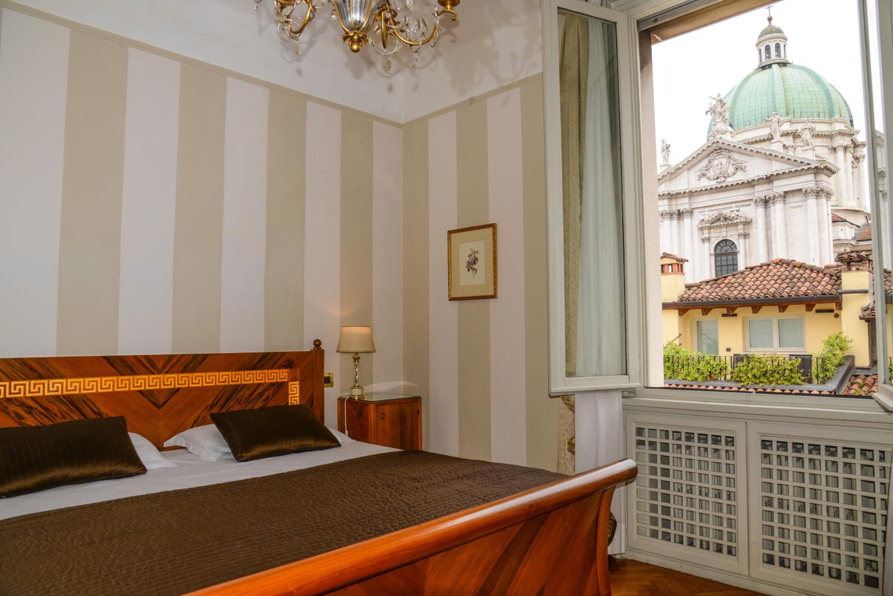 Superior Double Room with Duomo View - Photo 12