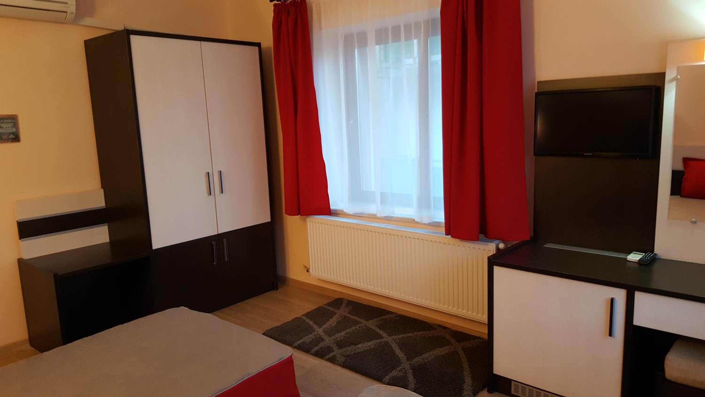 Twin Room - Photo 2