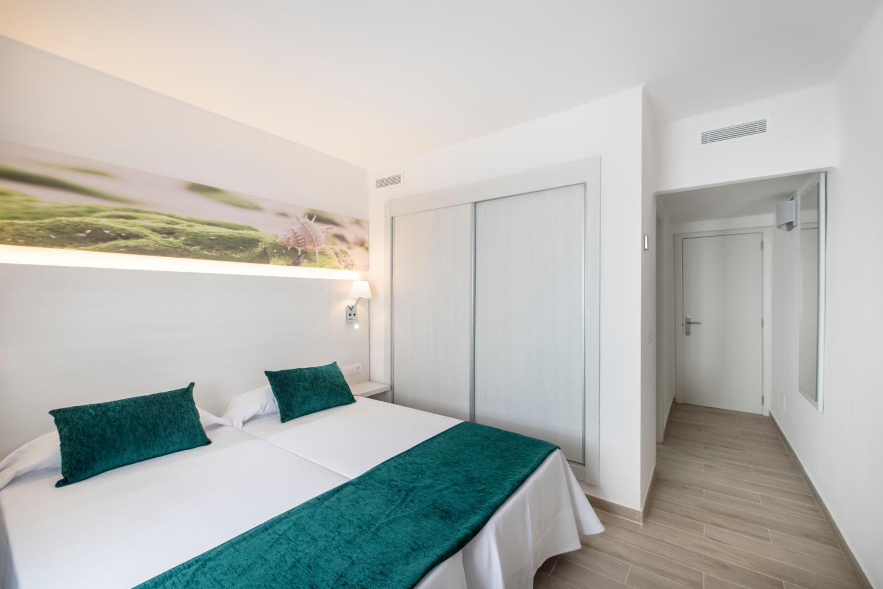 Superior One-Bedroom Apartment (2 Adults)