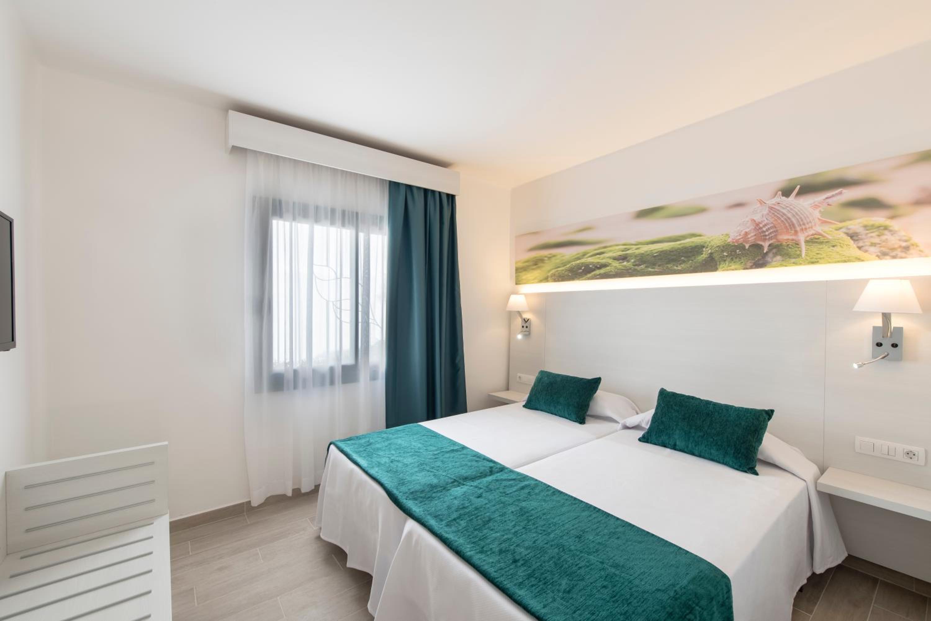 Superior One-Bedroom Apartment (2 Adults)