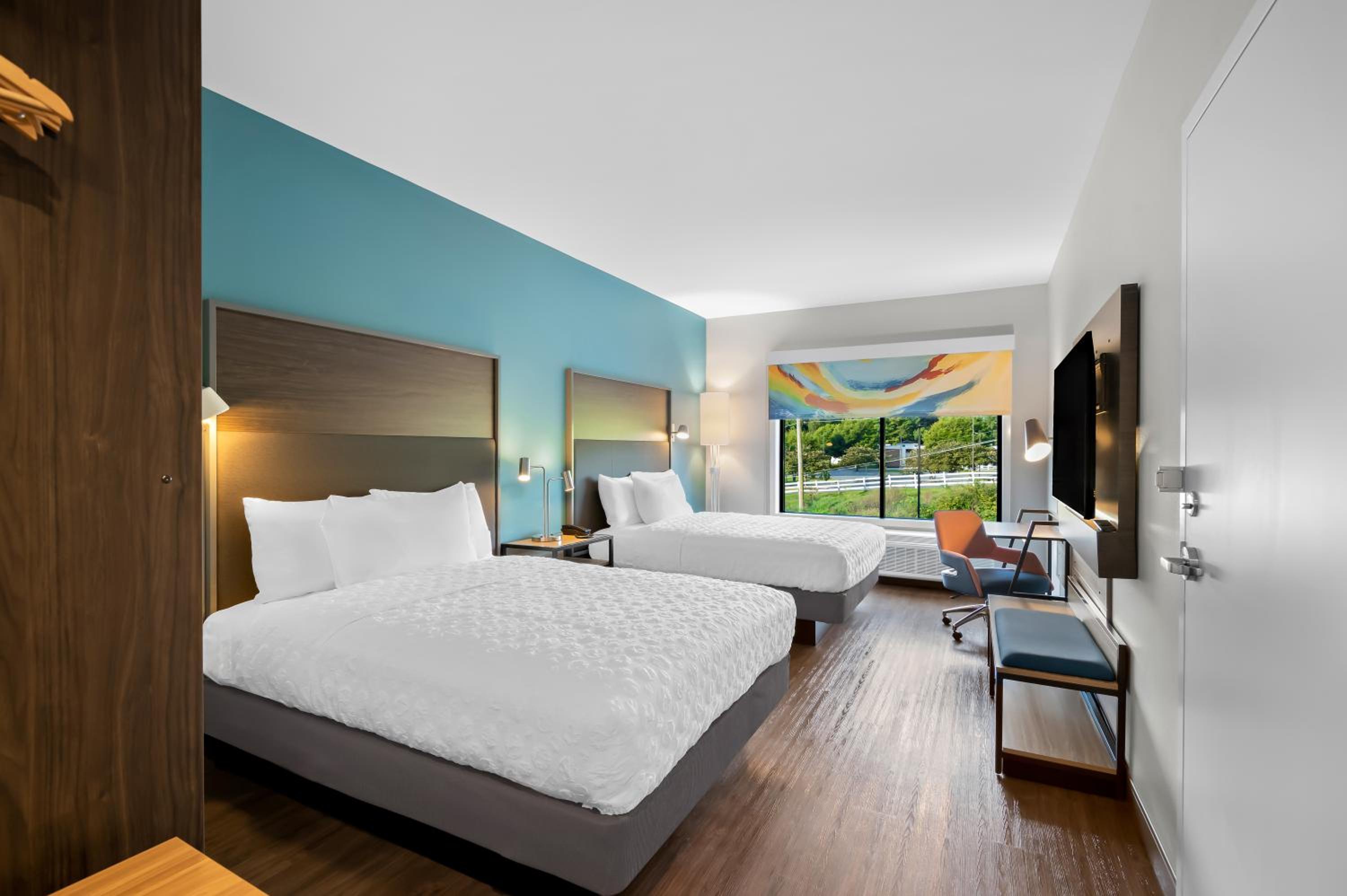 Queen Room with Two Queen Beds and Walk-In Shower - Photo 2