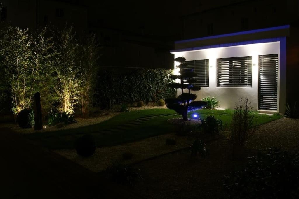 Apartment with Garden View