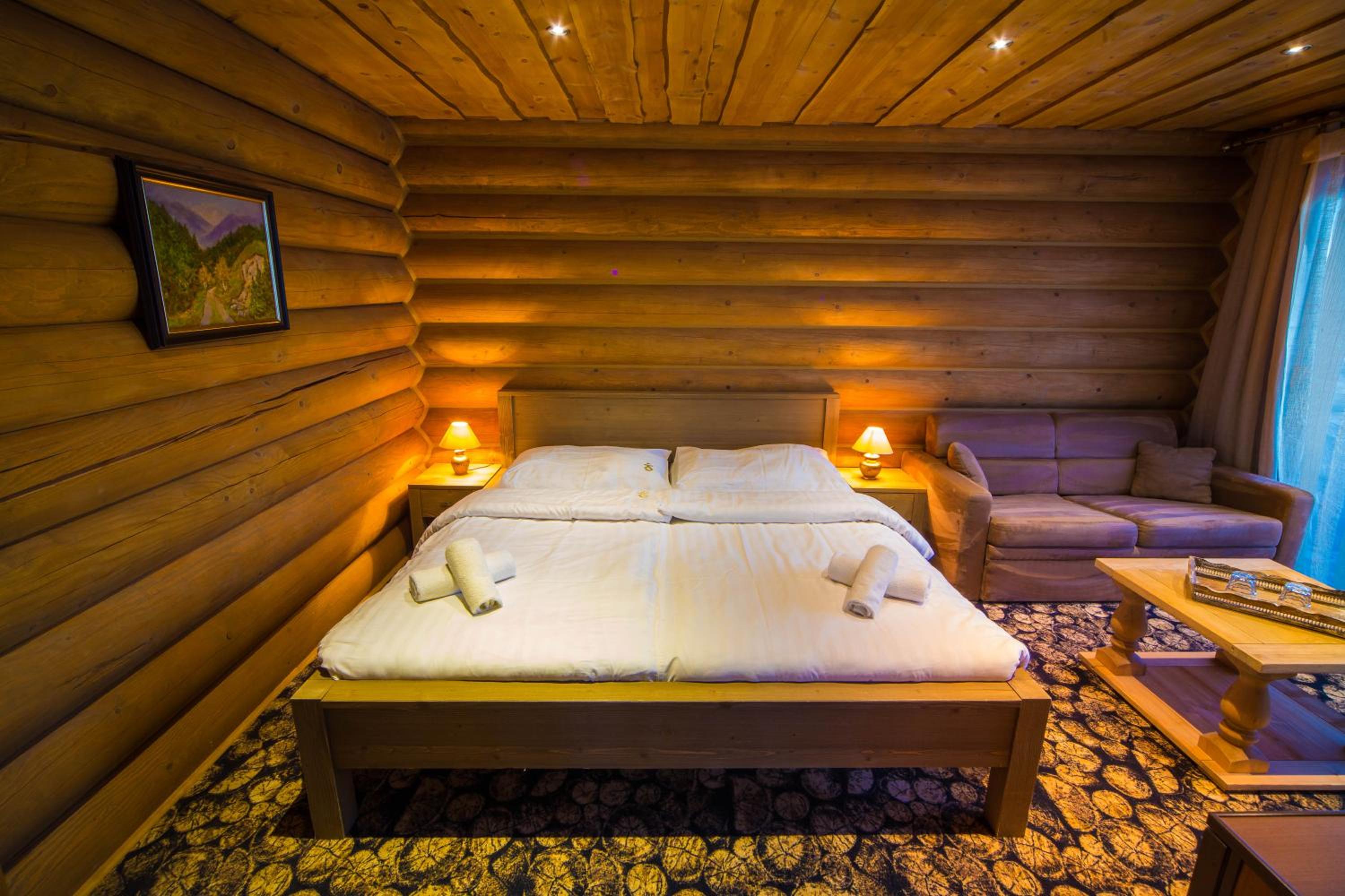 Deluxe Double Room with Balcony - Photo 7