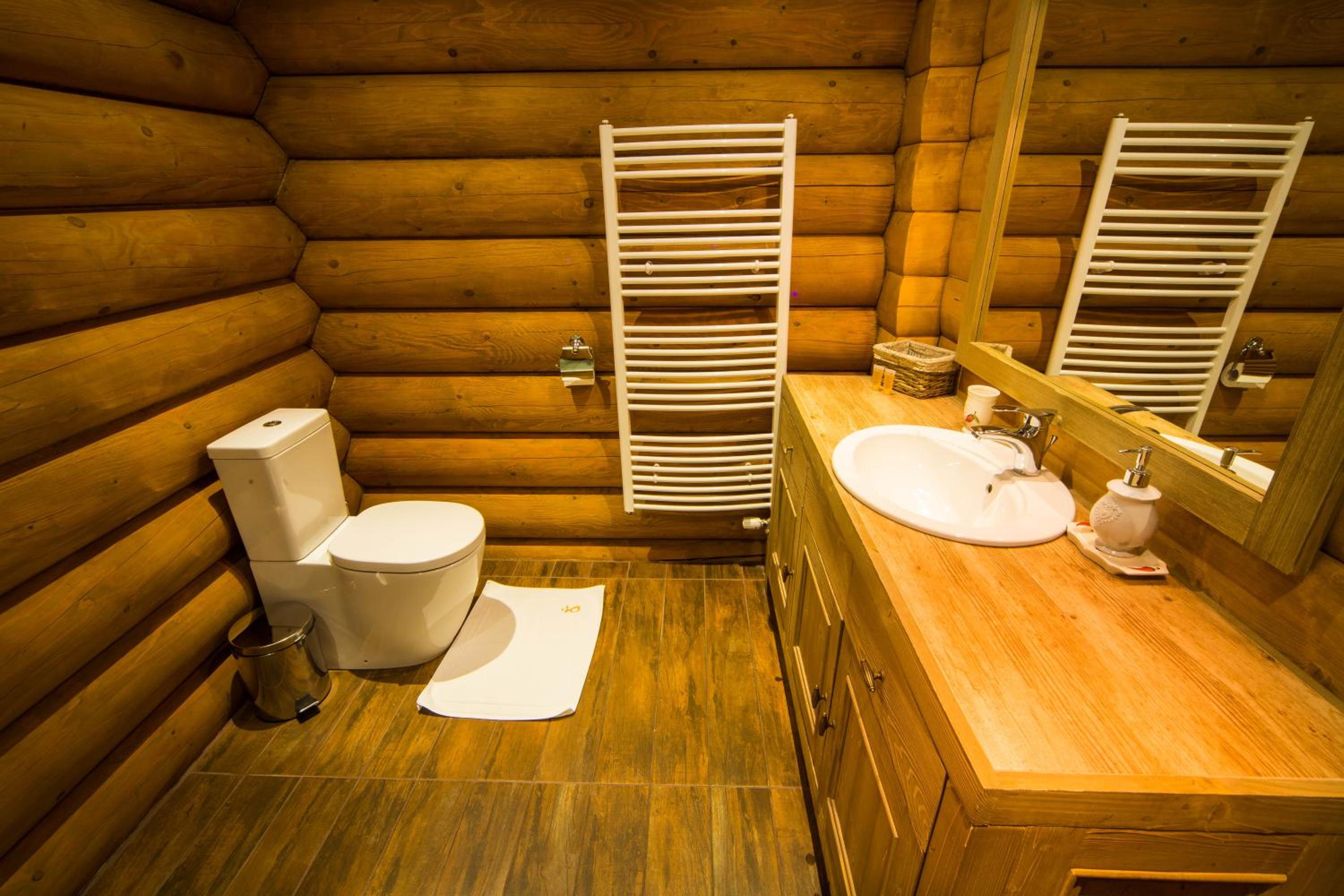 Deluxe Double Room with Balcony - Photo 6
