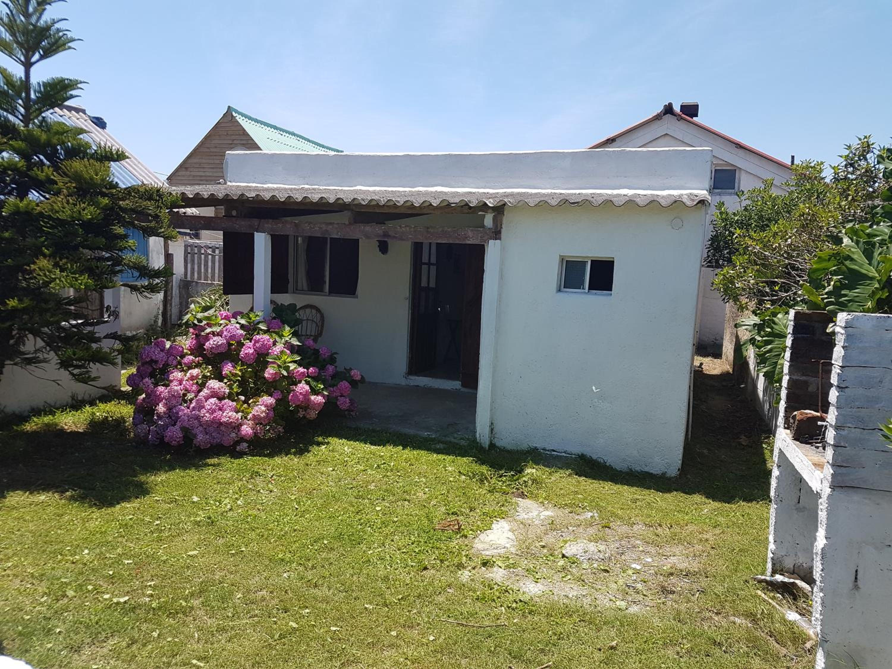 One-Bedroom House photo 1