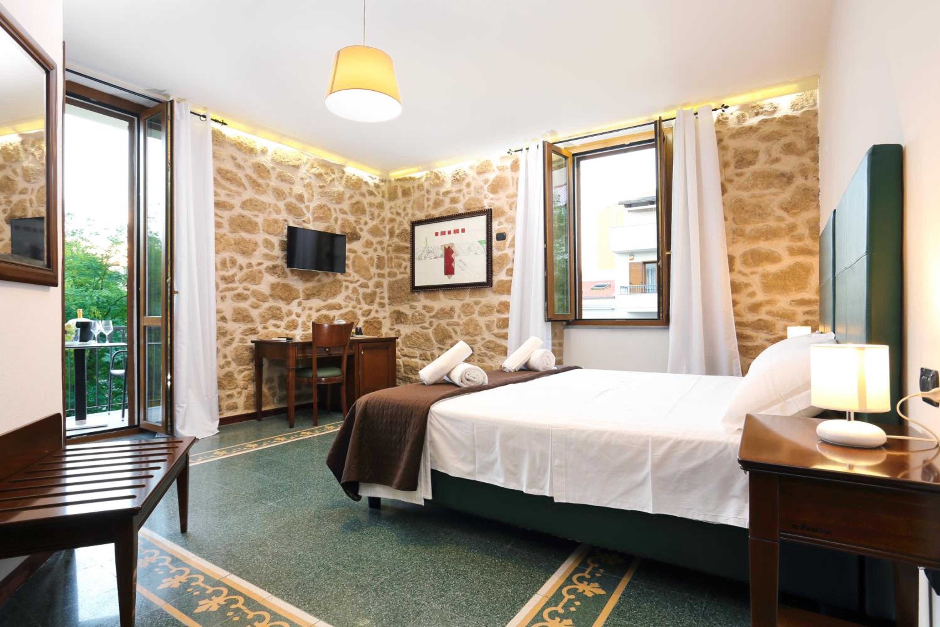 Deluxe Double or Twin Room with Balcony photo 1
